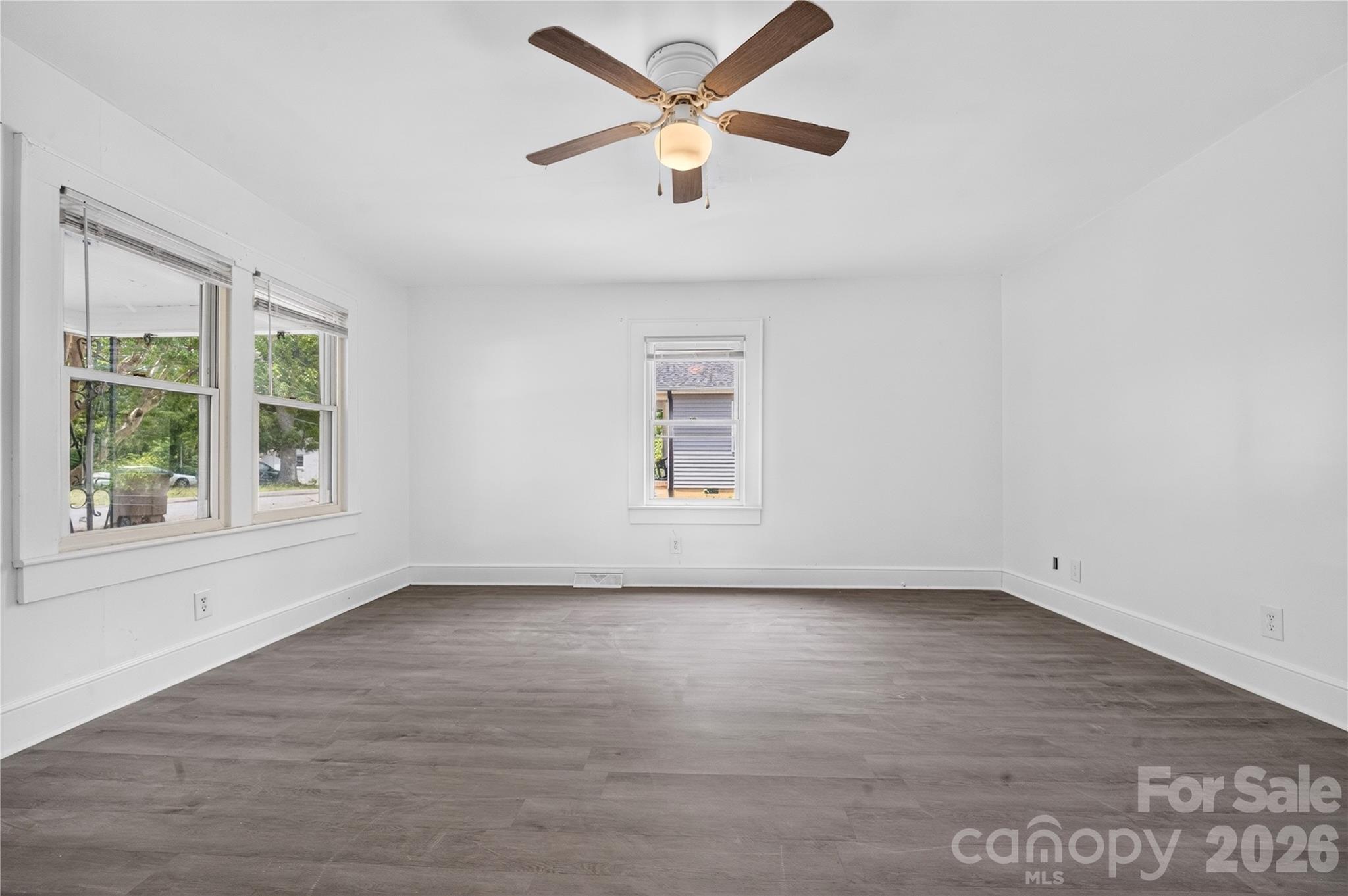 216 W Shannonhouse Street Property Photo 7