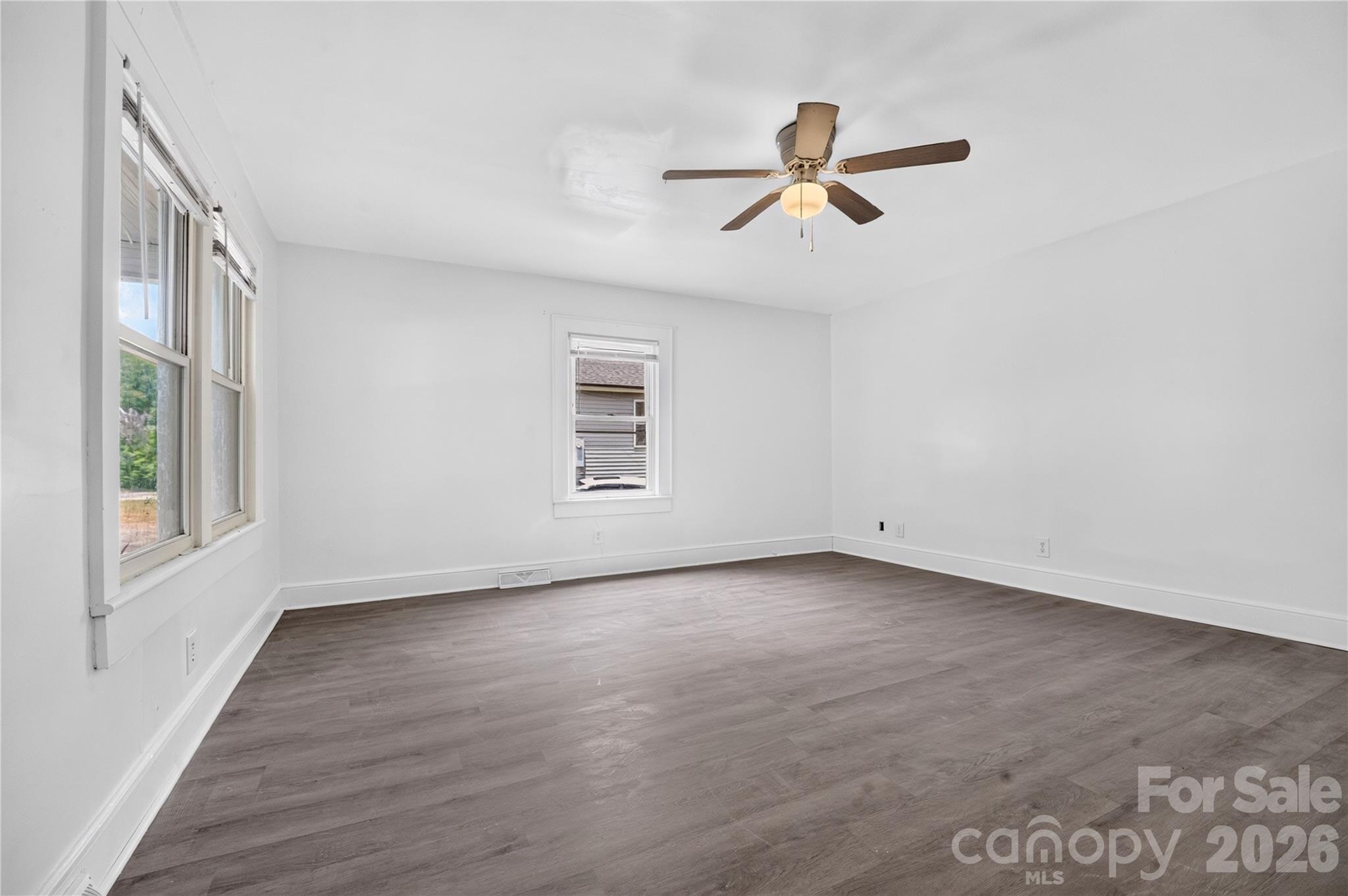 216 W Shannonhouse Street Property Photo 9