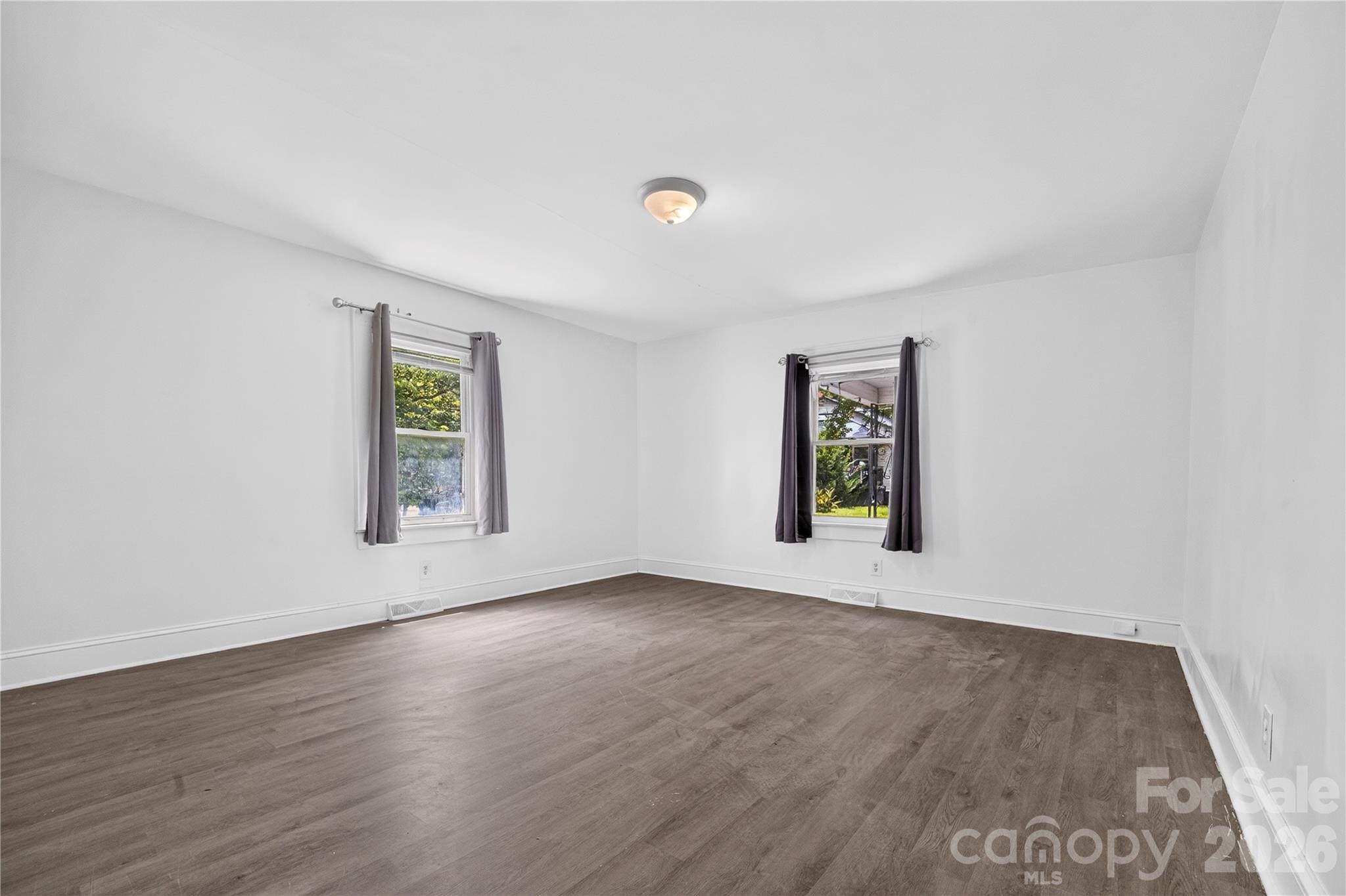 216 W Shannonhouse Street Property Photo 10
