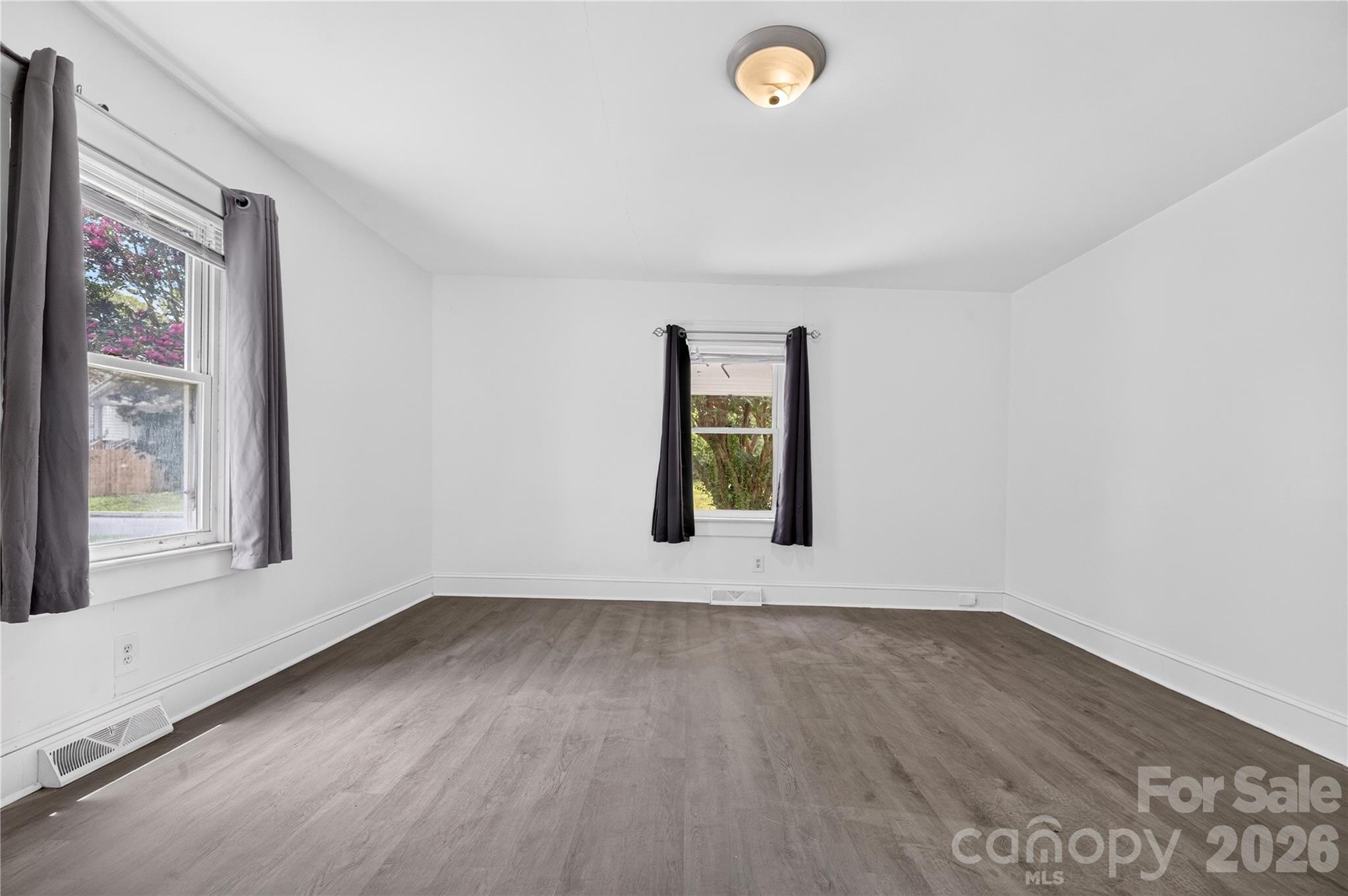 216 W Shannonhouse Street Property Photo 12