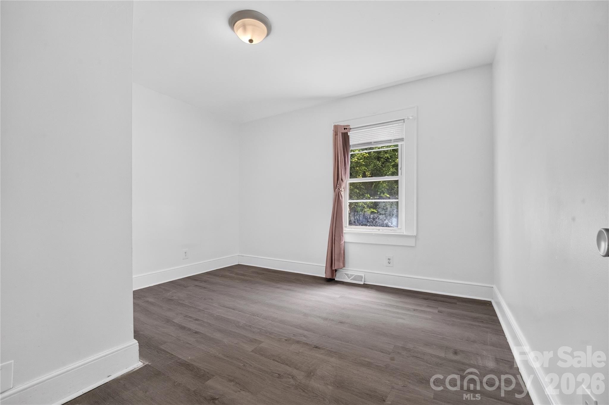 216 W Shannonhouse Street Property Photo 15