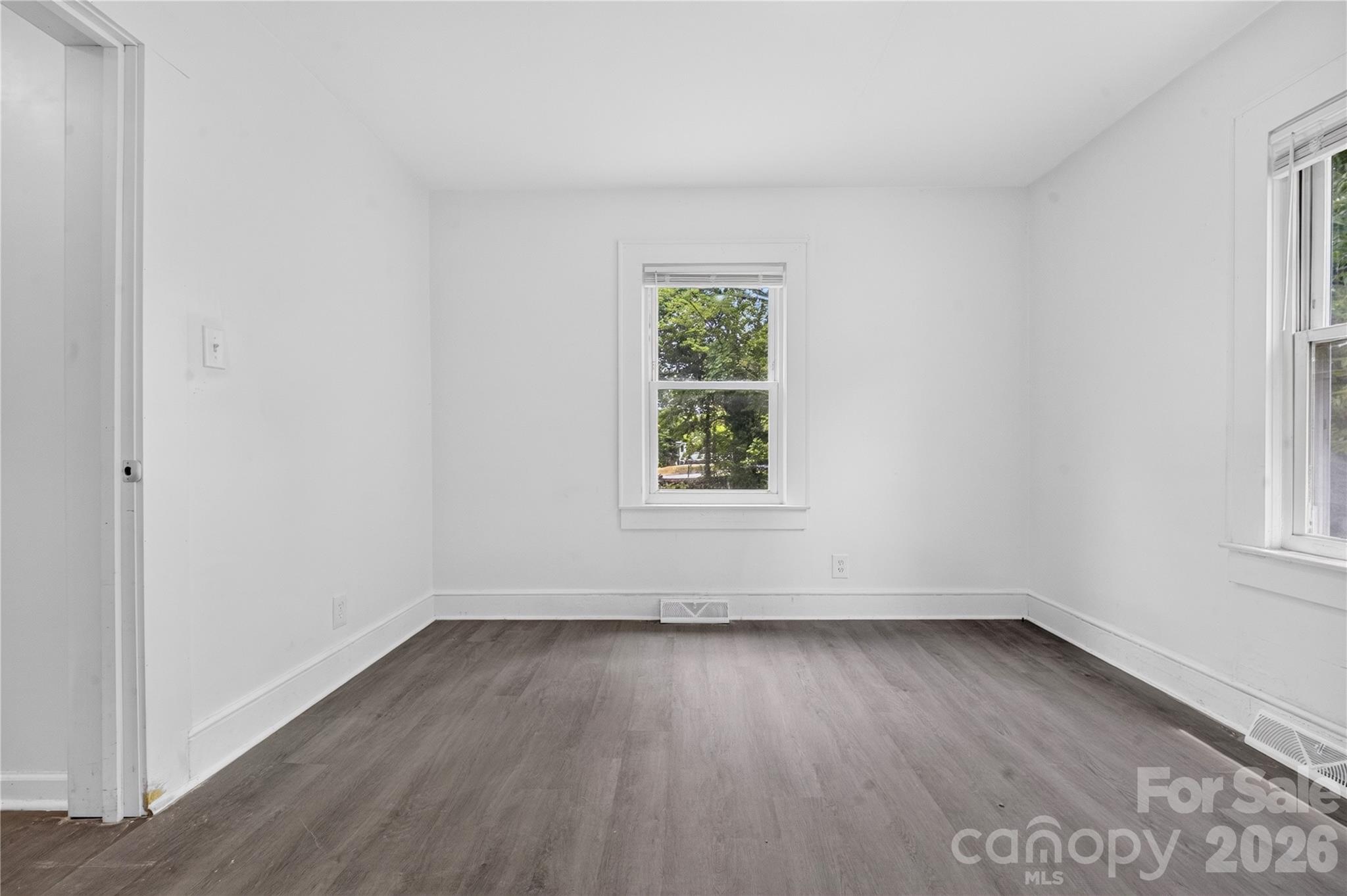 216 W Shannonhouse Street Property Photo 17