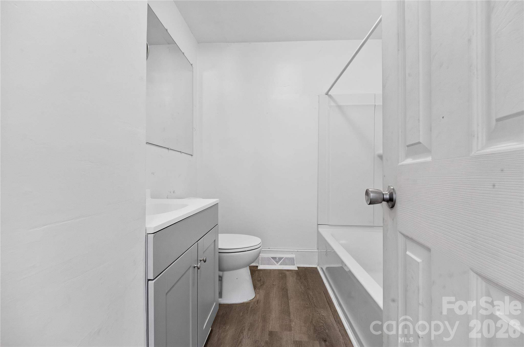 216 W Shannonhouse Street Property Photo 20