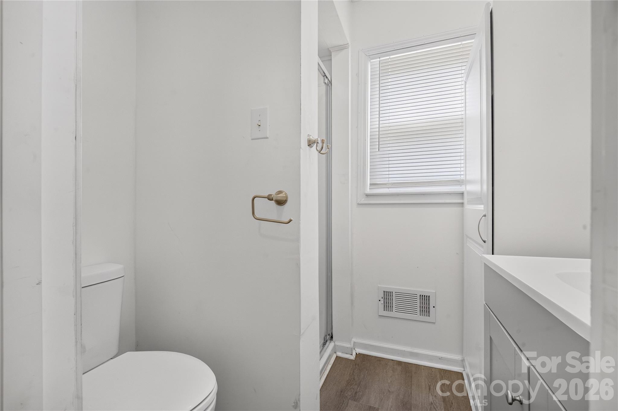 216 W Shannonhouse Street Property Photo 21