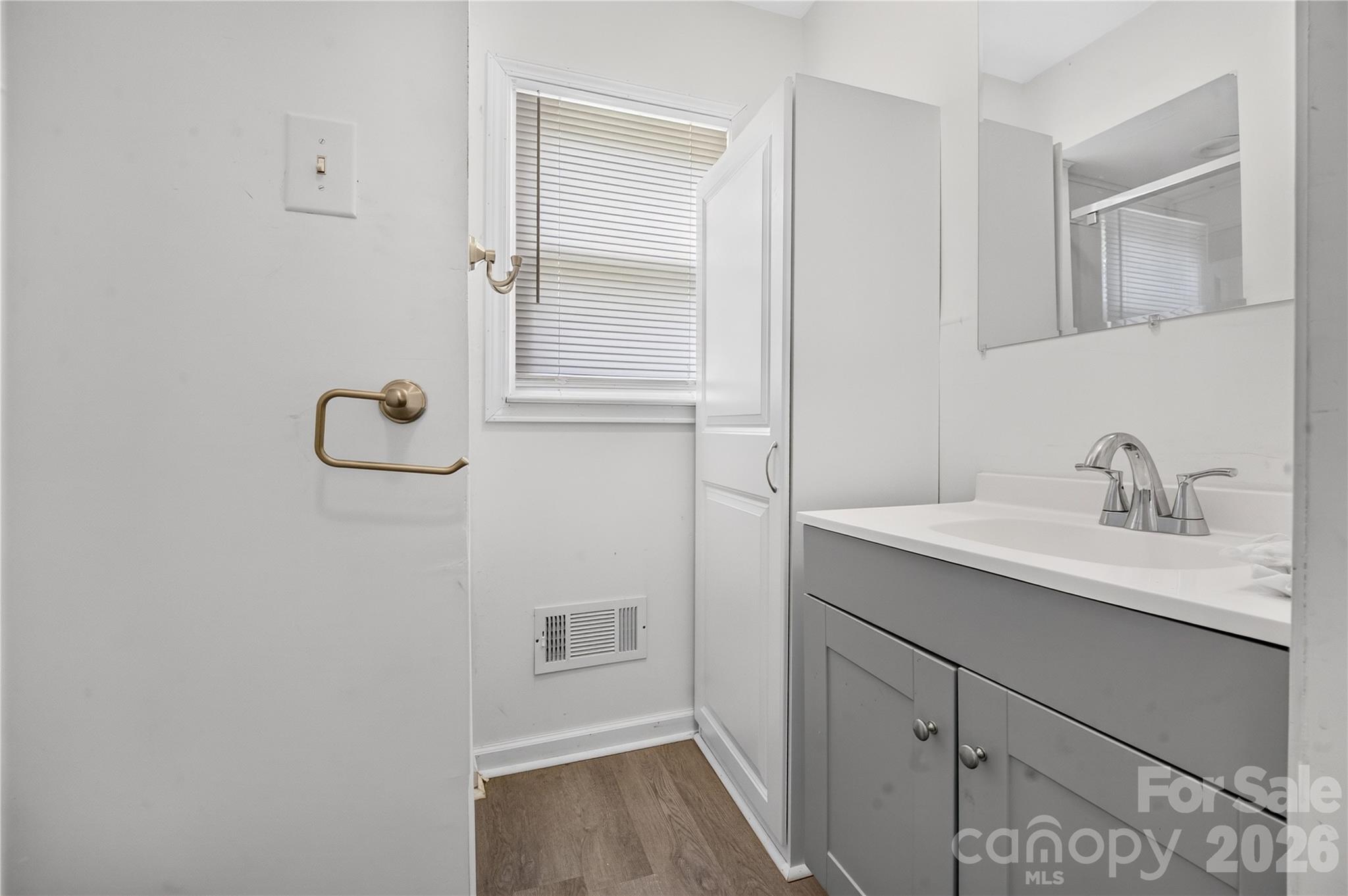 216 W Shannonhouse Street Property Photo 22