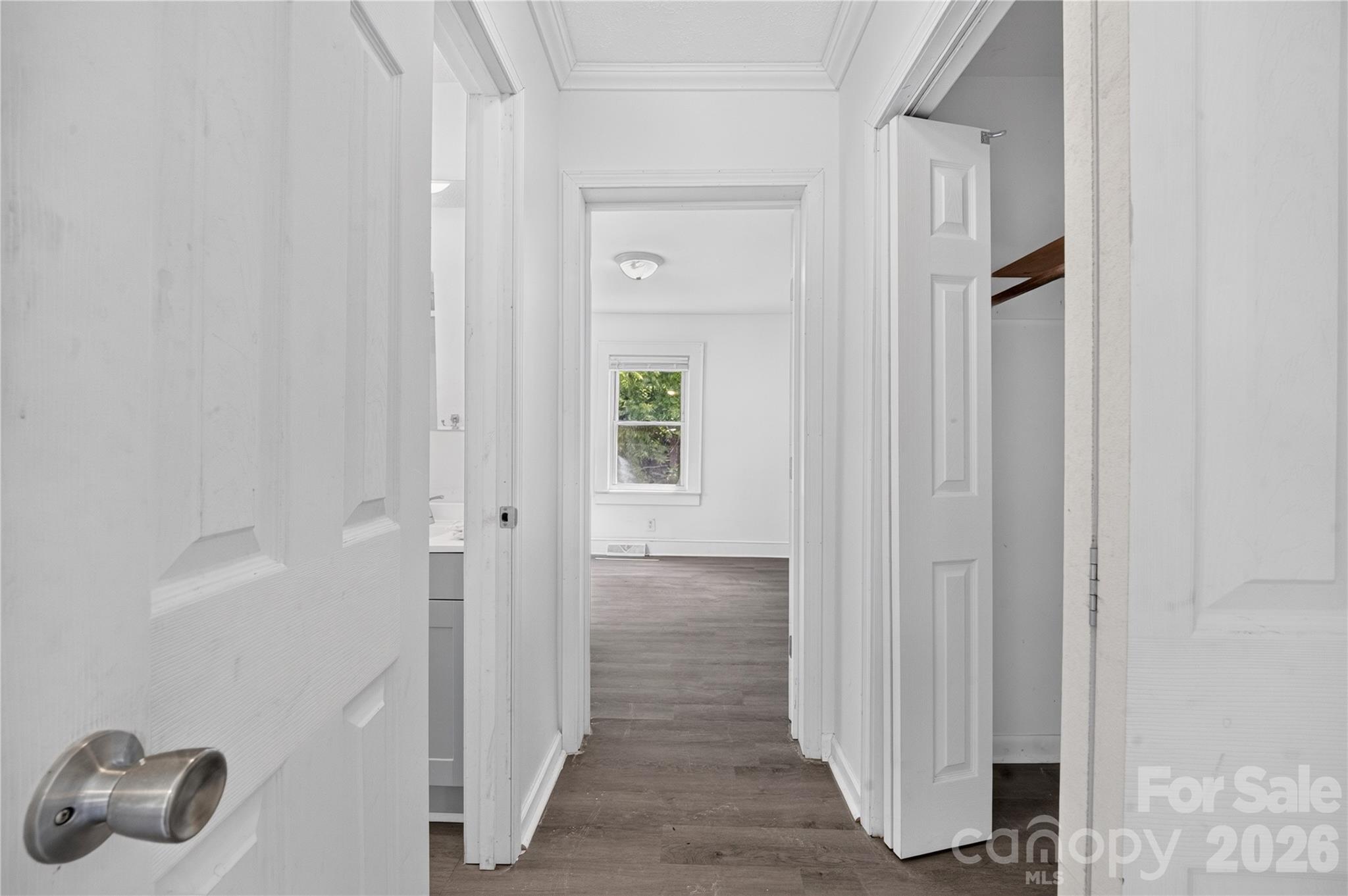 216 W Shannonhouse Street Property Photo 23