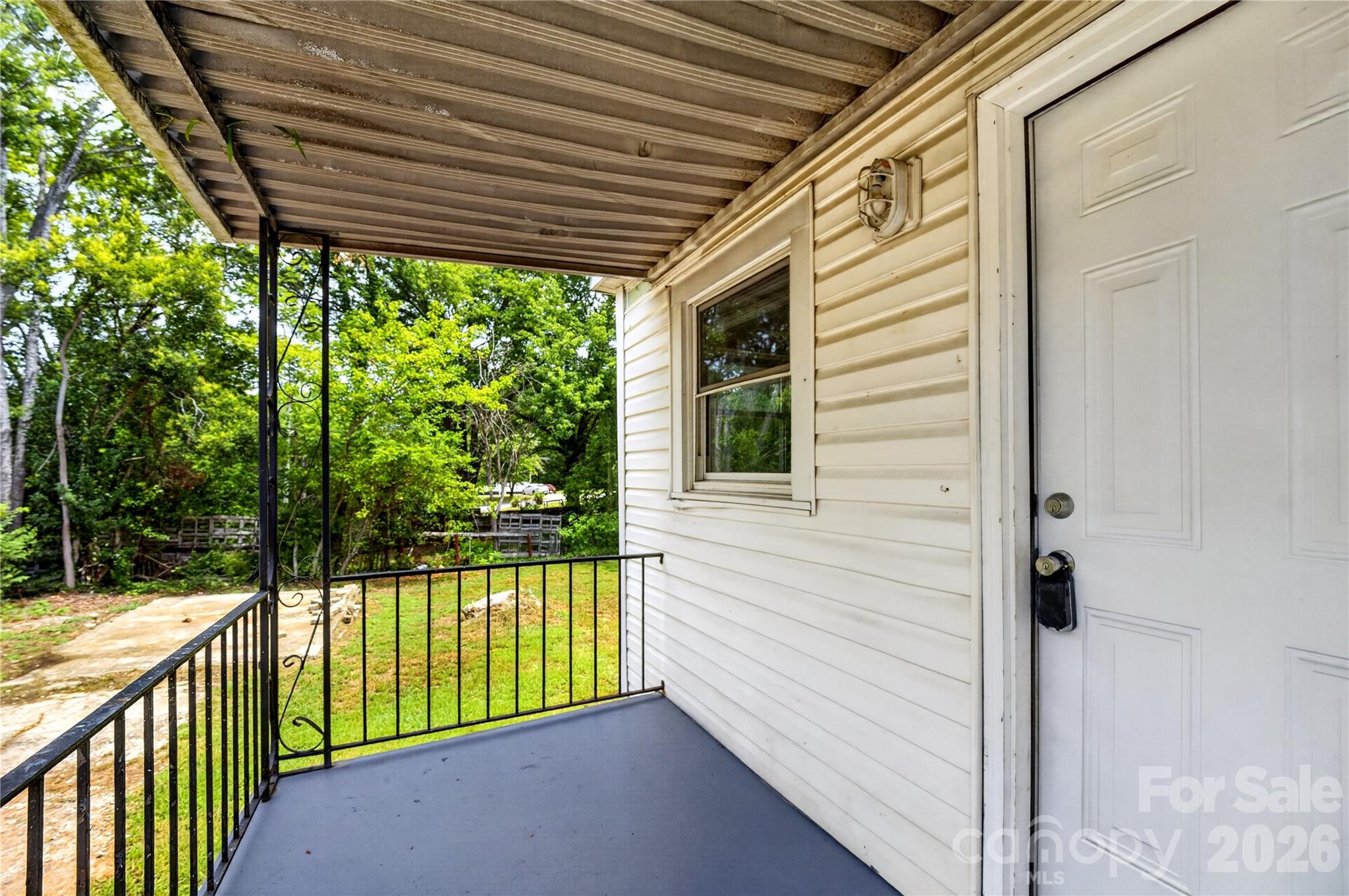 216 W Shannonhouse Street Property Photo 28