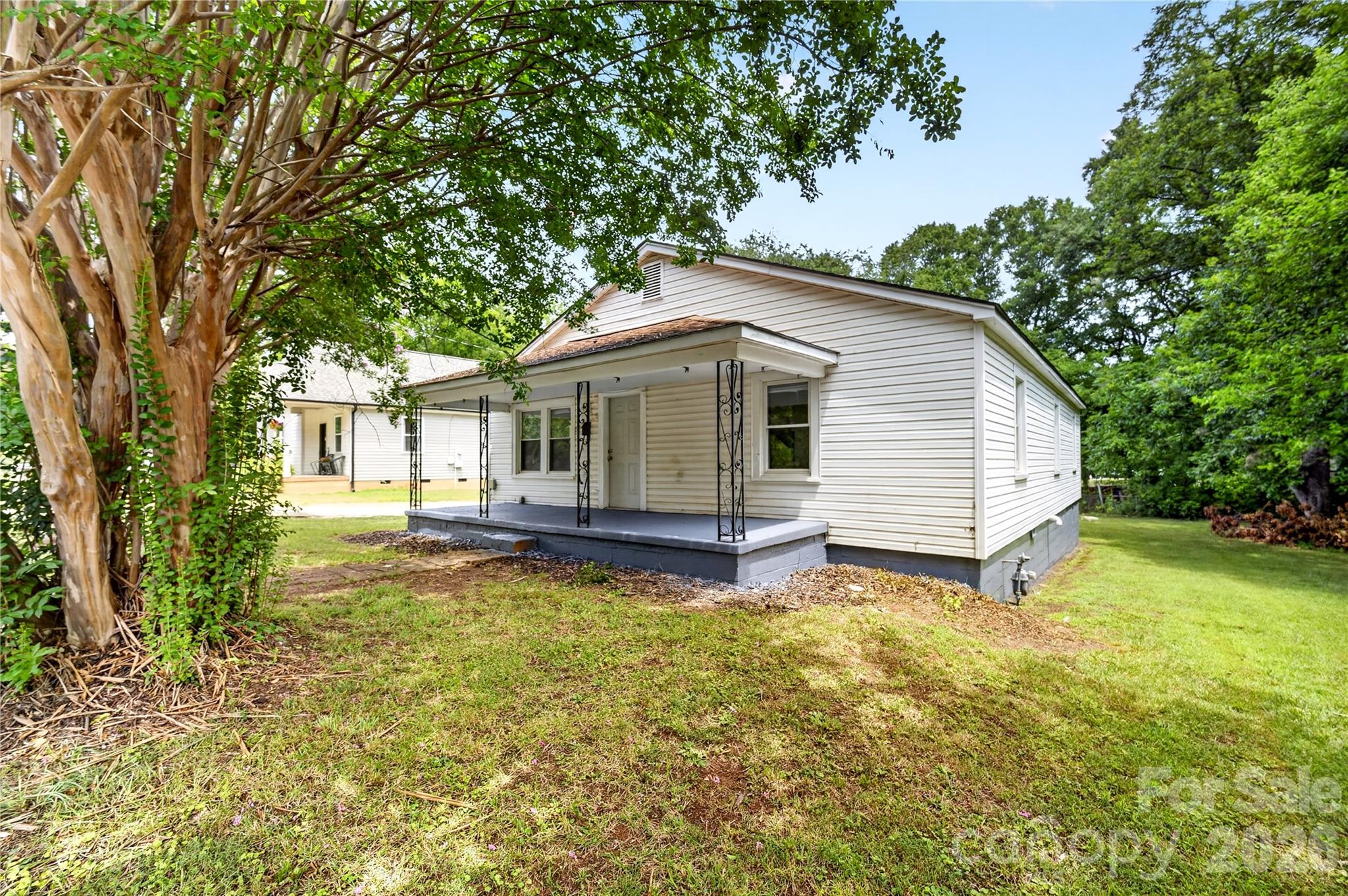 216 W Shannonhouse Street Property Photo 31