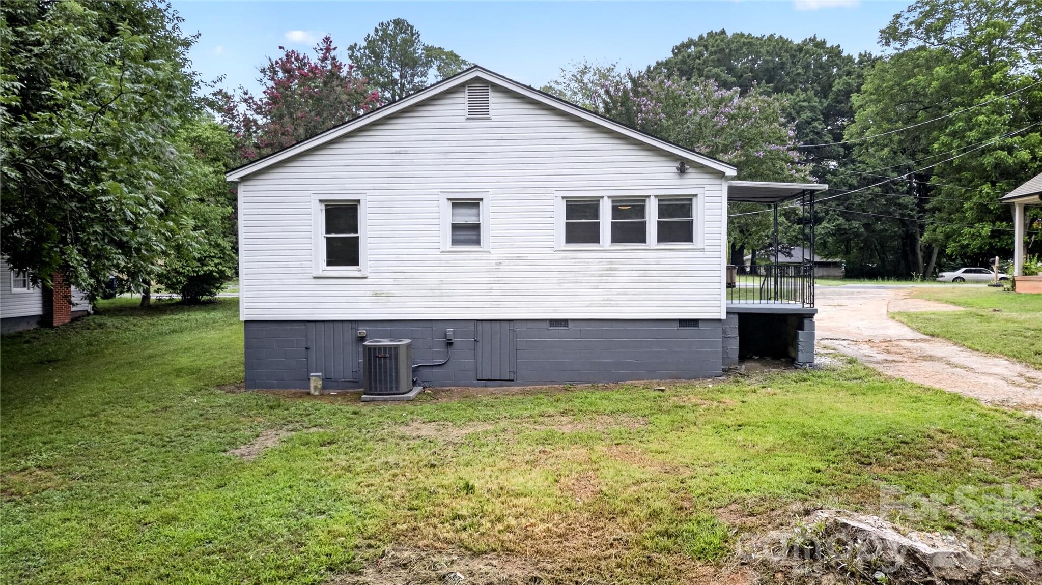 216 W Shannonhouse Street Property Photo 35