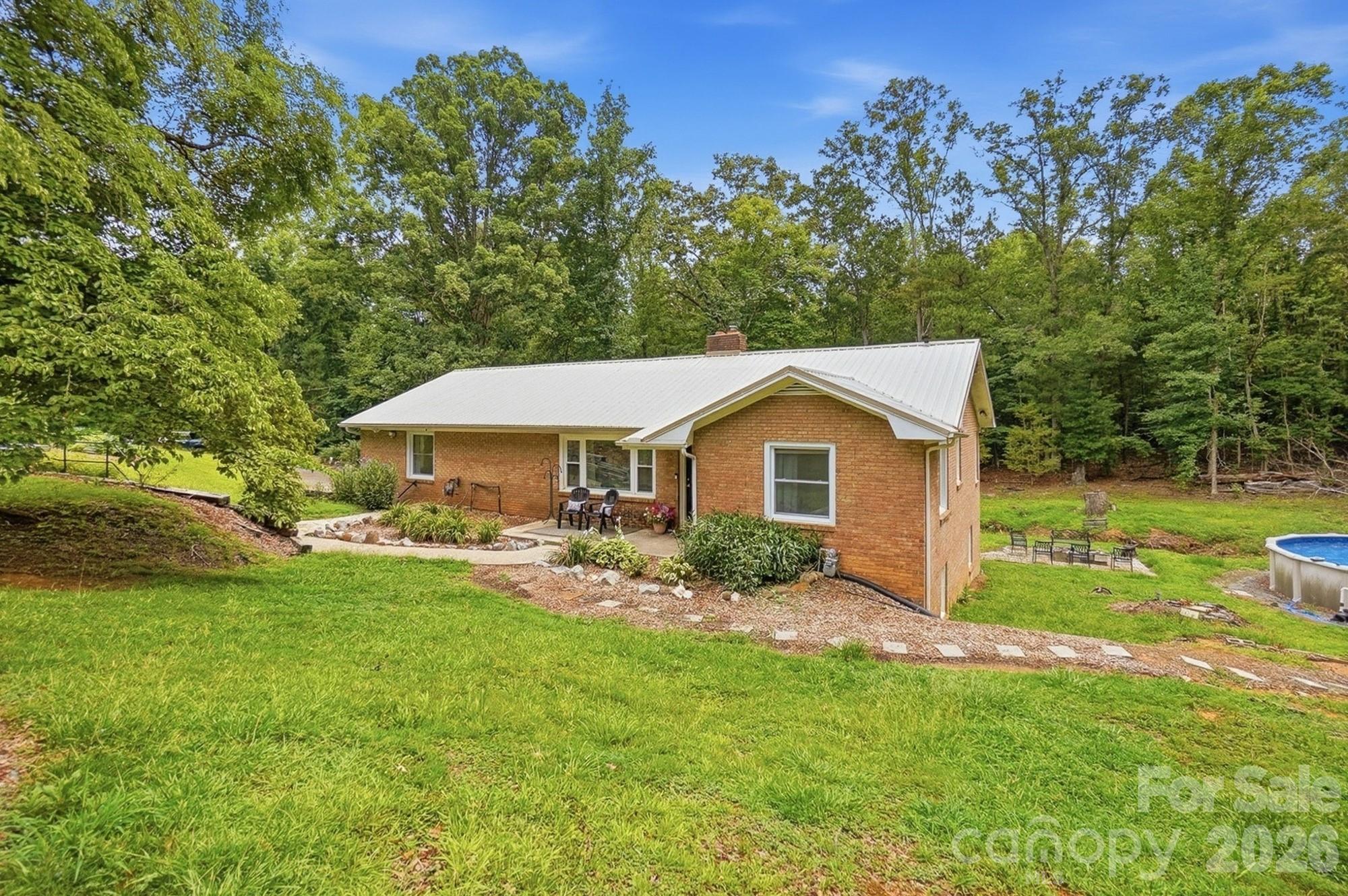 1021 Wedgewood Road Property Photo 2