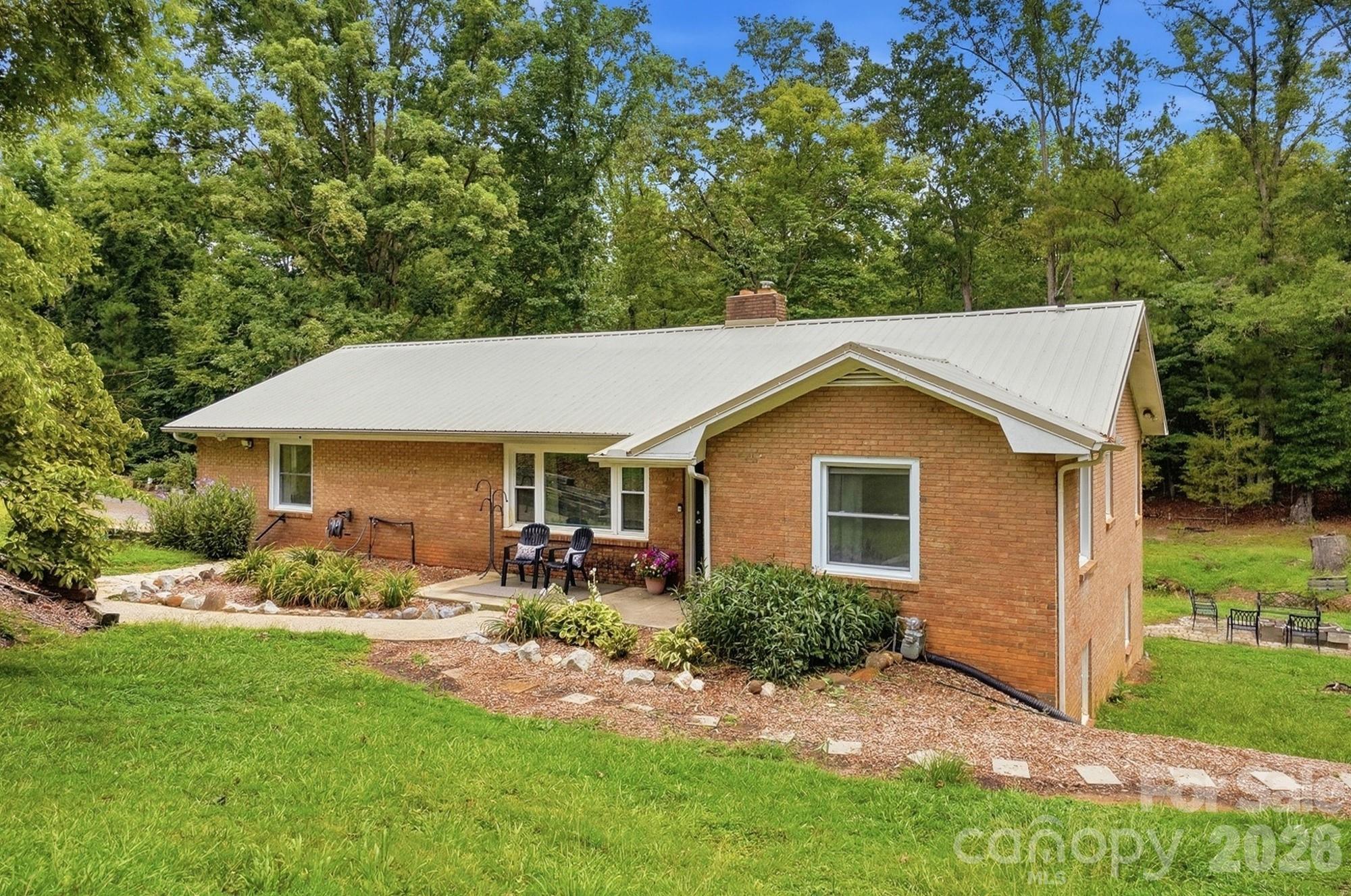1021 Wedgewood Road Property Photo 3