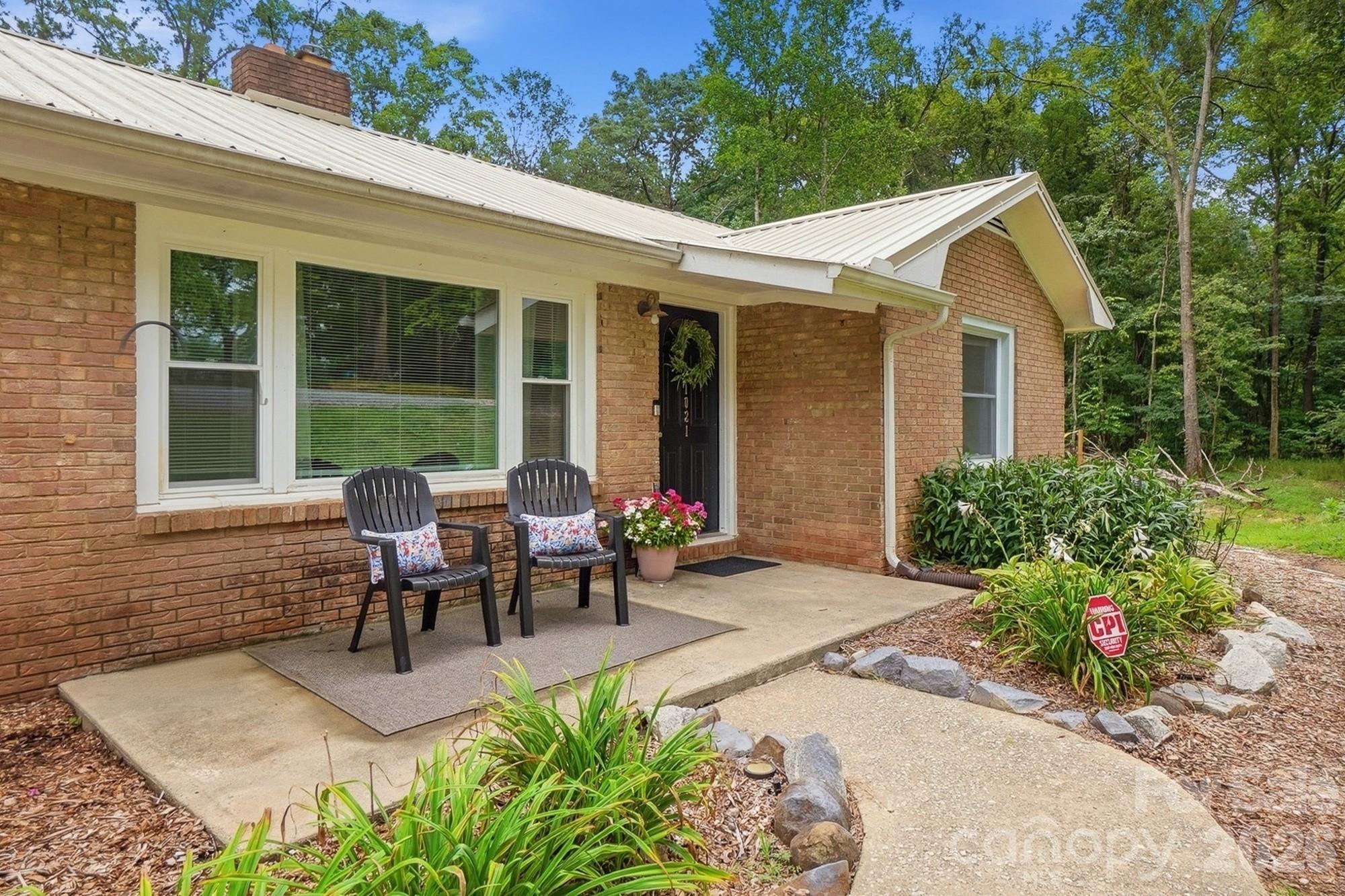 1021 Wedgewood Road Property Photo 4