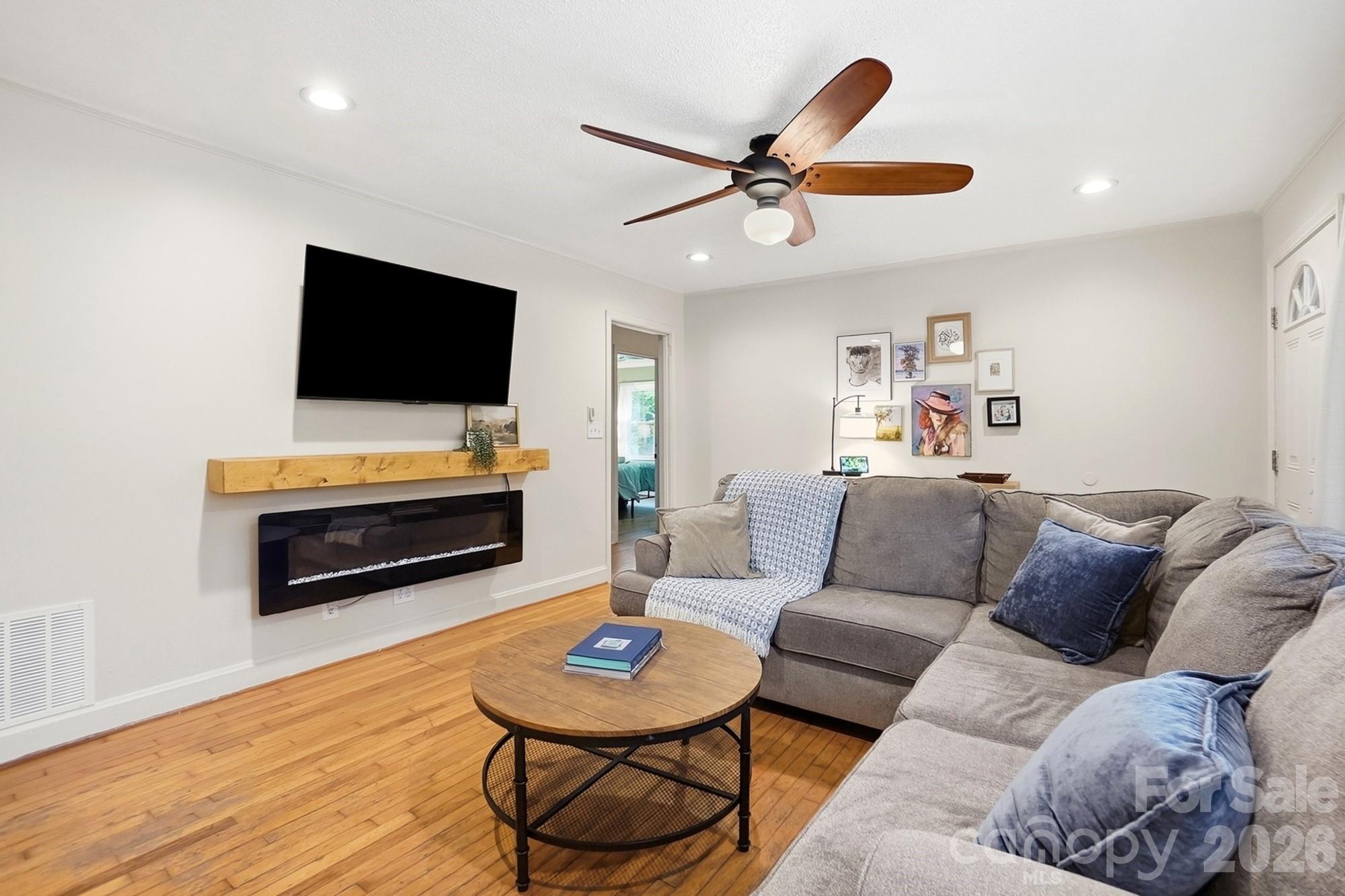 1021 Wedgewood Road Property Photo 8