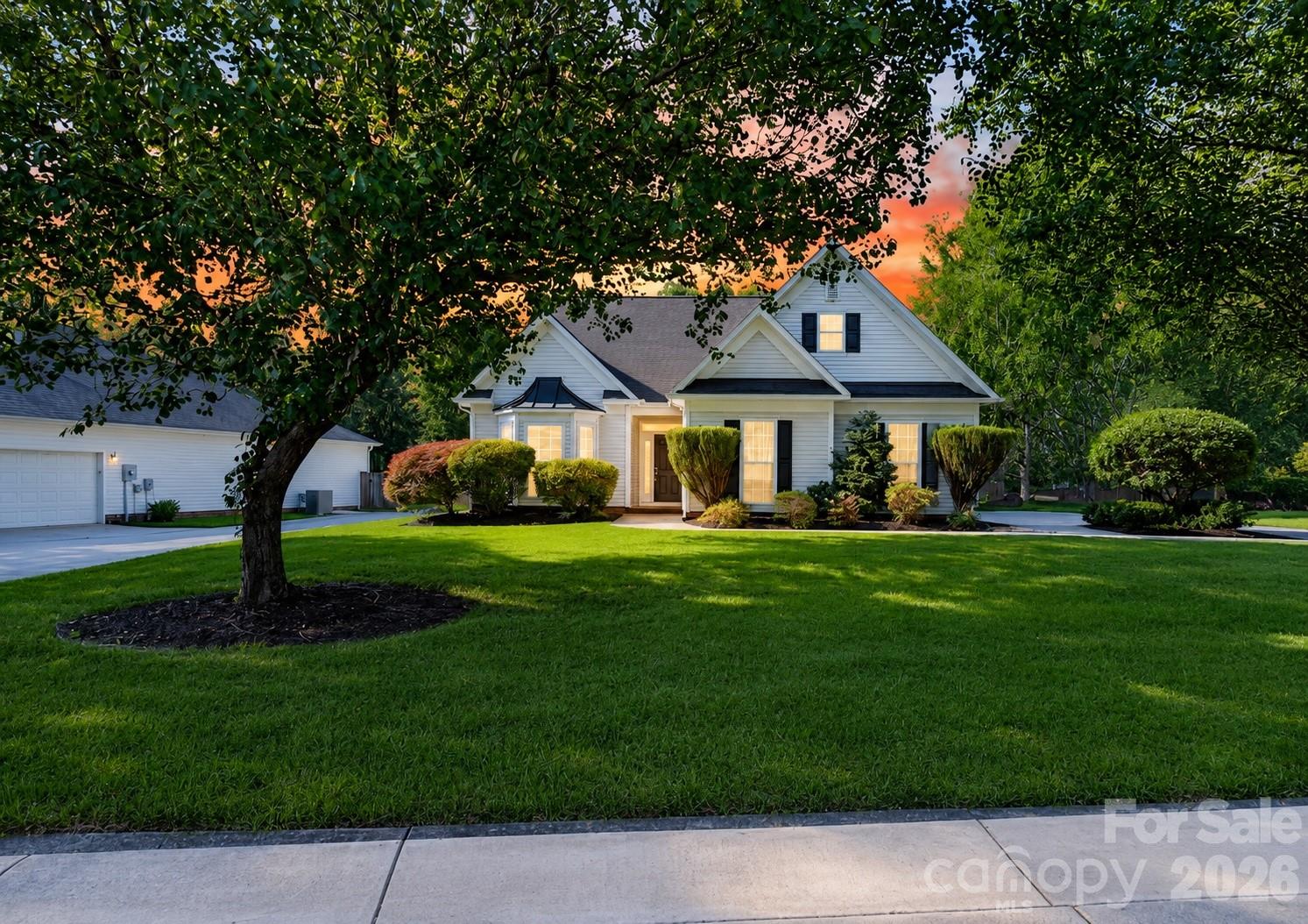 570 Surry Trace Circle Property Photo 2