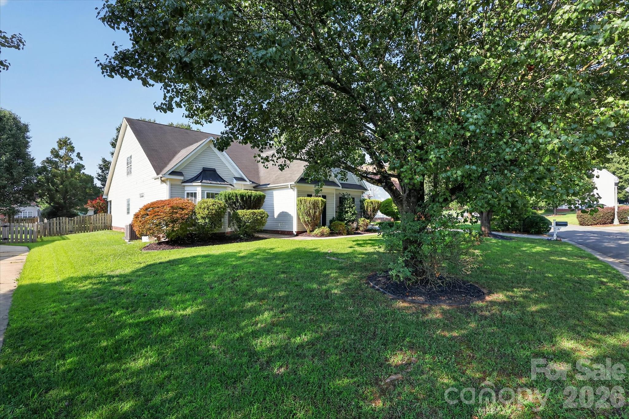 570 Surry Trace Circle Property Photo 3