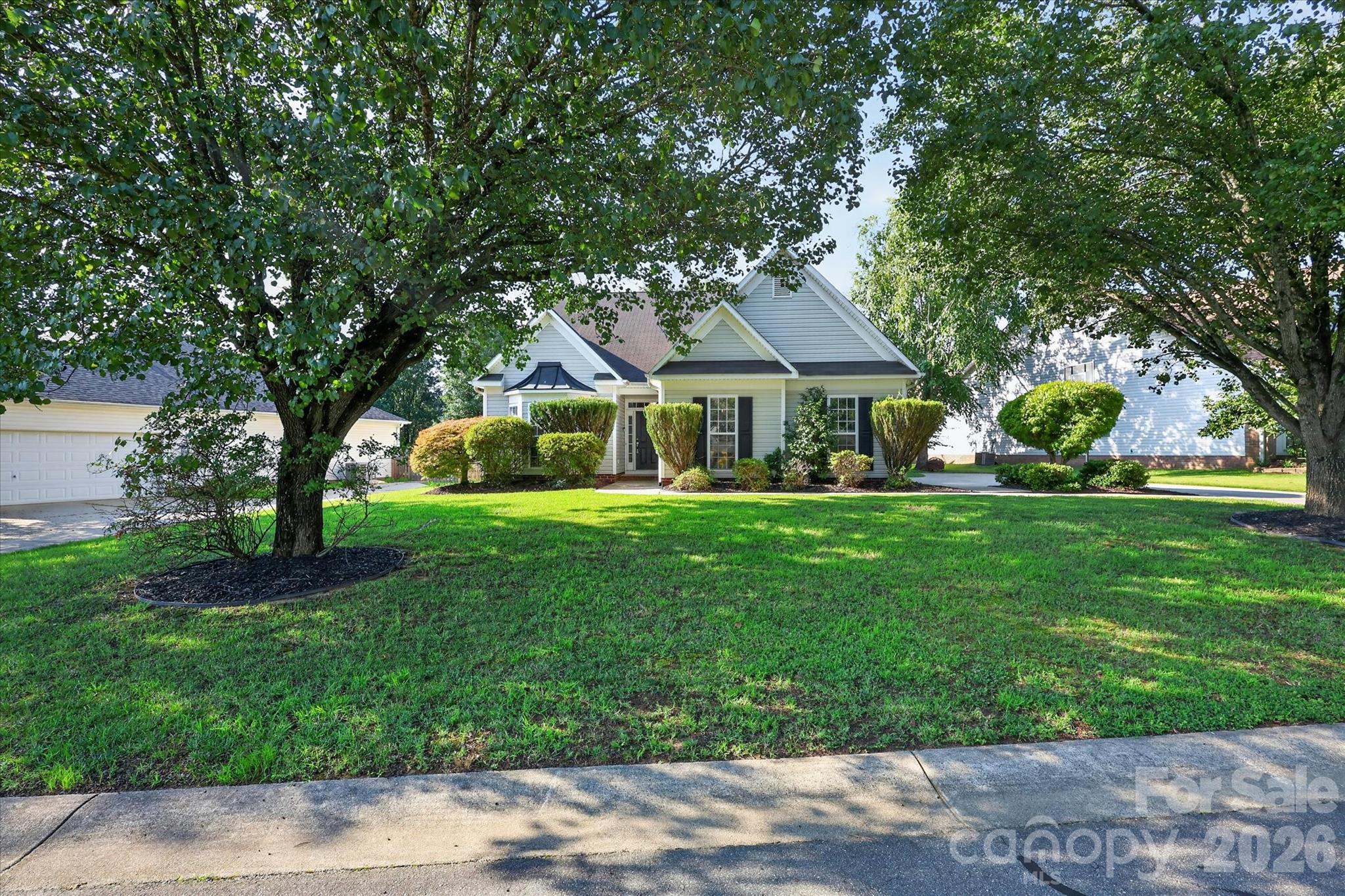 570 Surry Trace Circle Property Photo 4