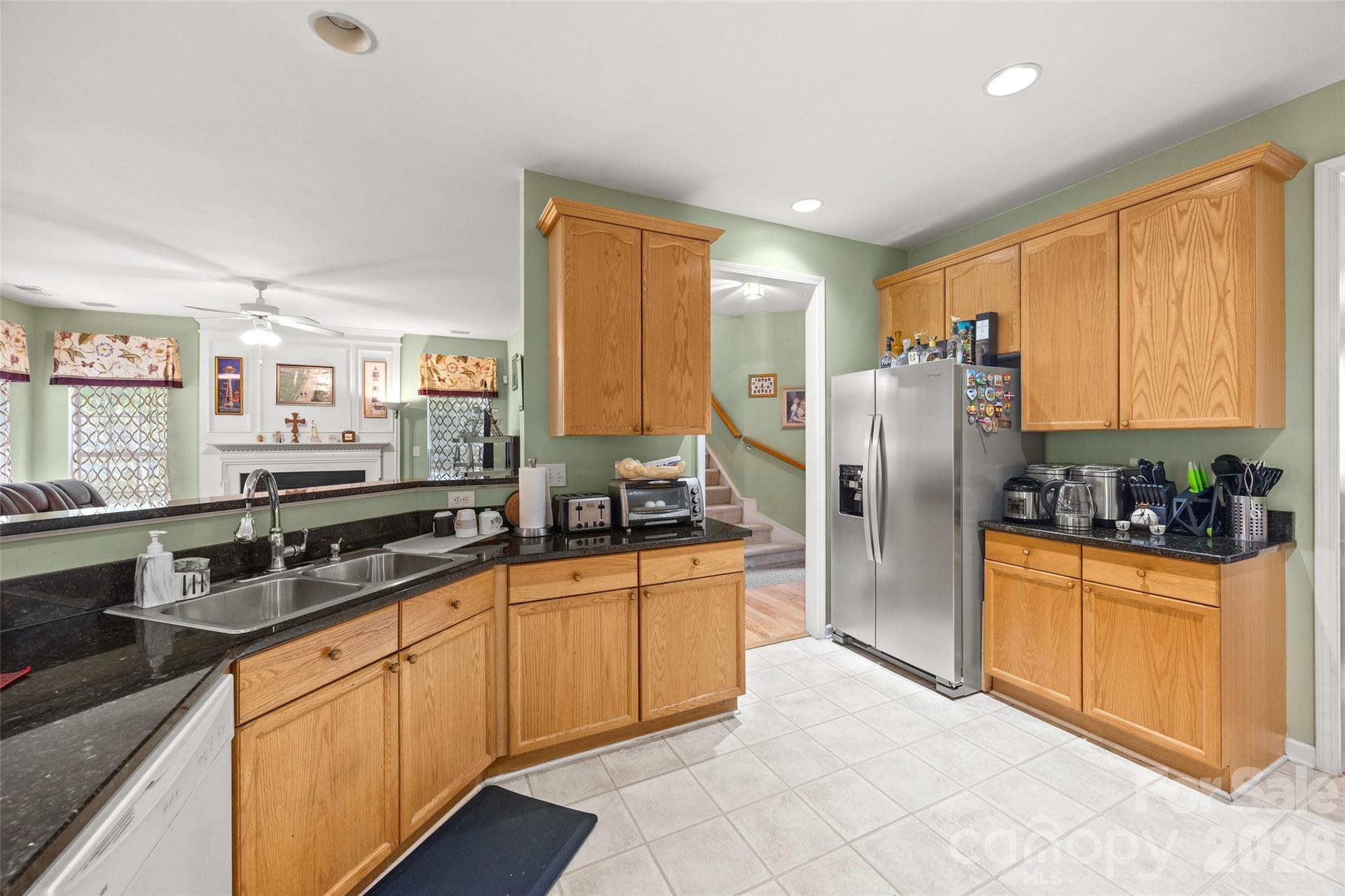 659 E Cheval Drive Property Photo 12