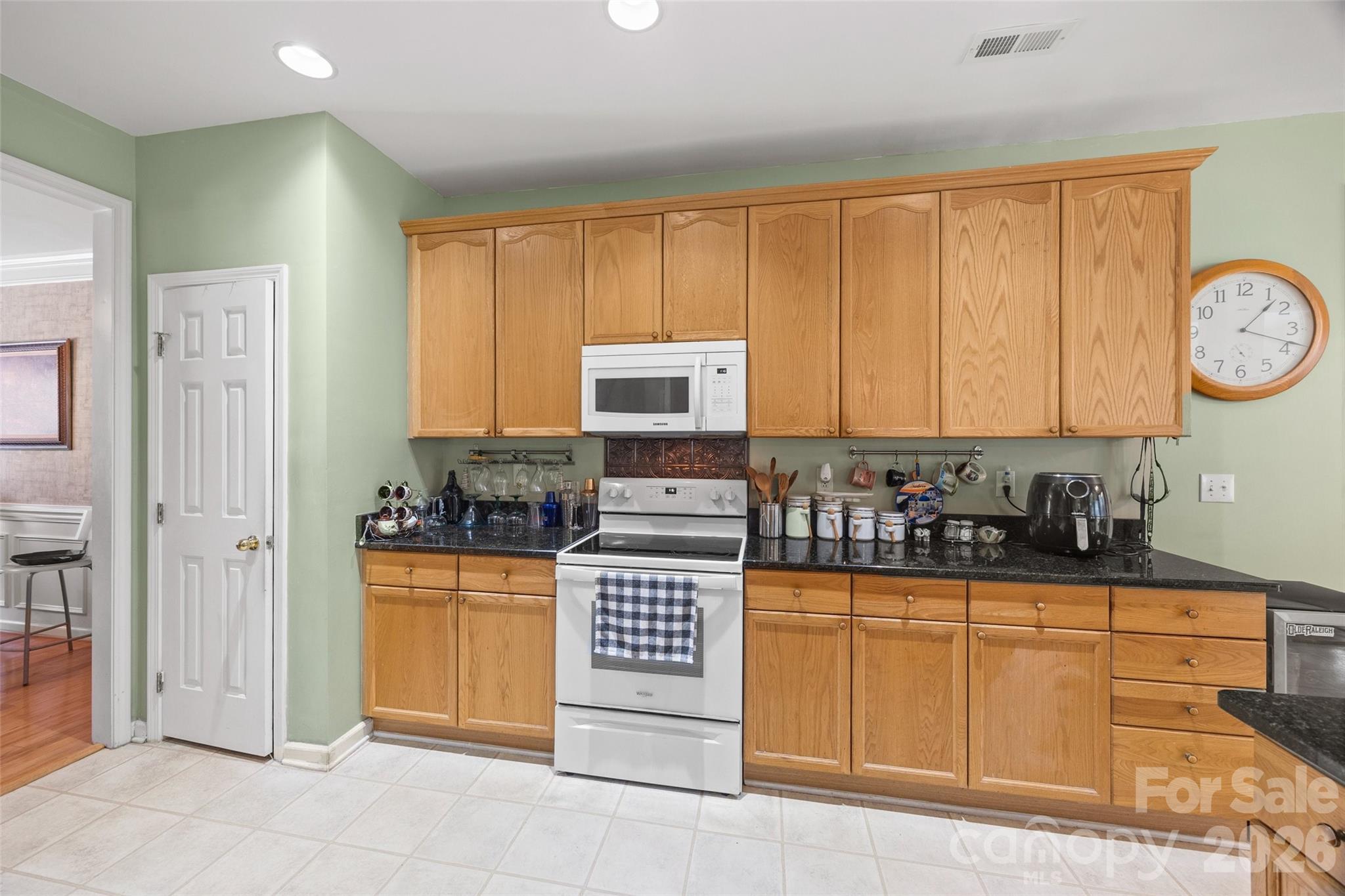 659 E Cheval Drive Property Photo 13