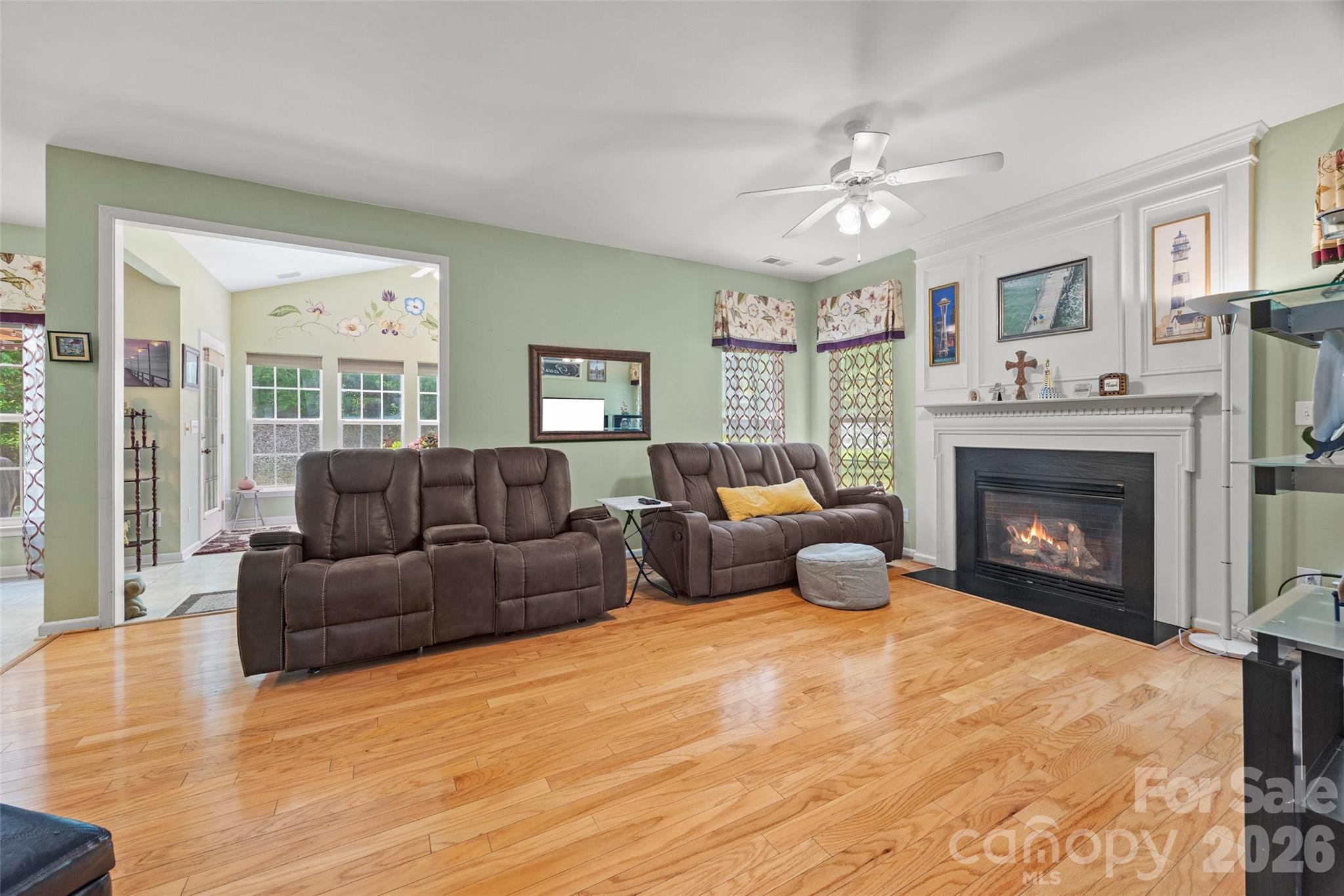 659 E Cheval Drive Property Photo 14