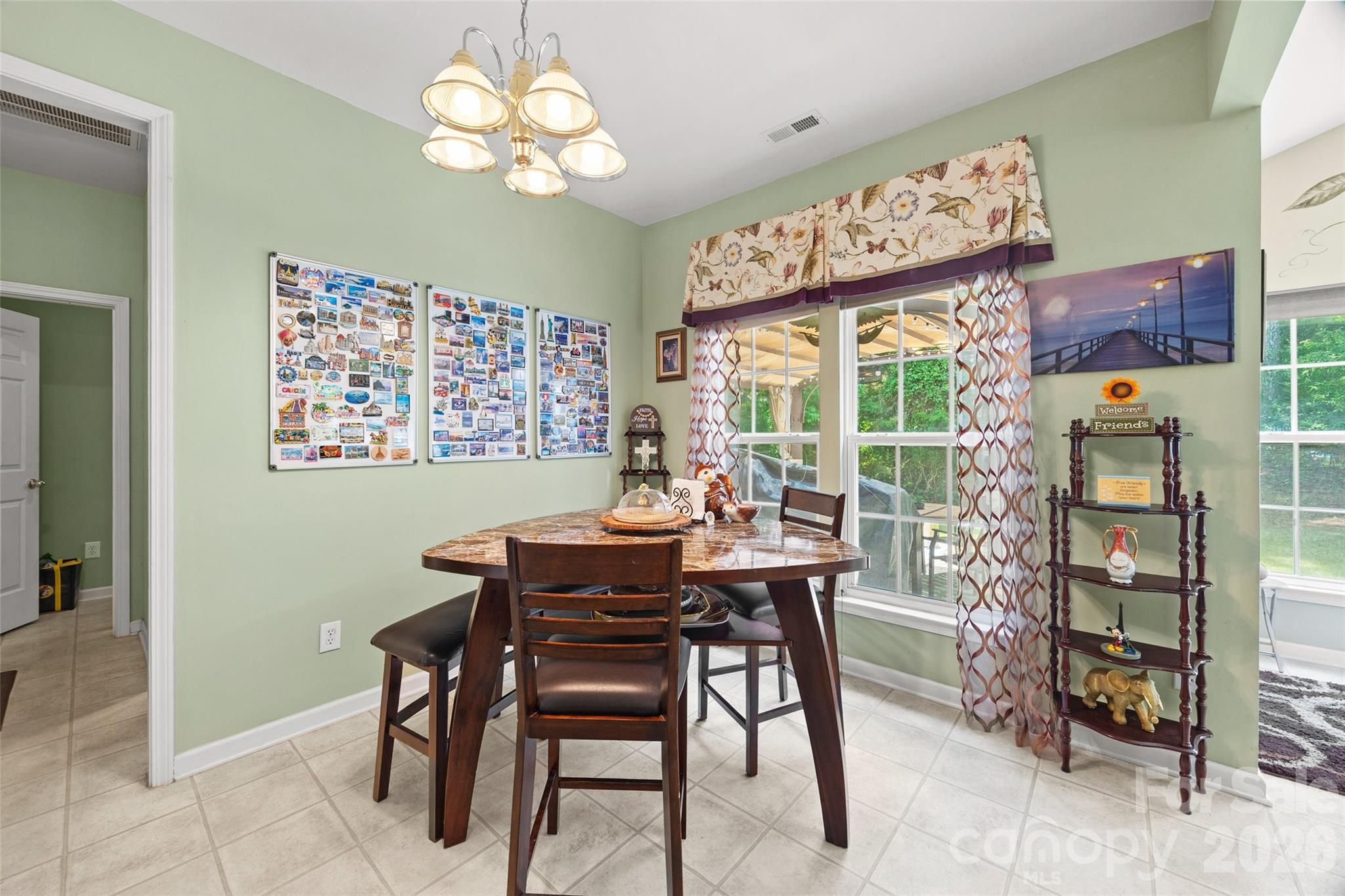 659 E Cheval Drive Property Photo 18