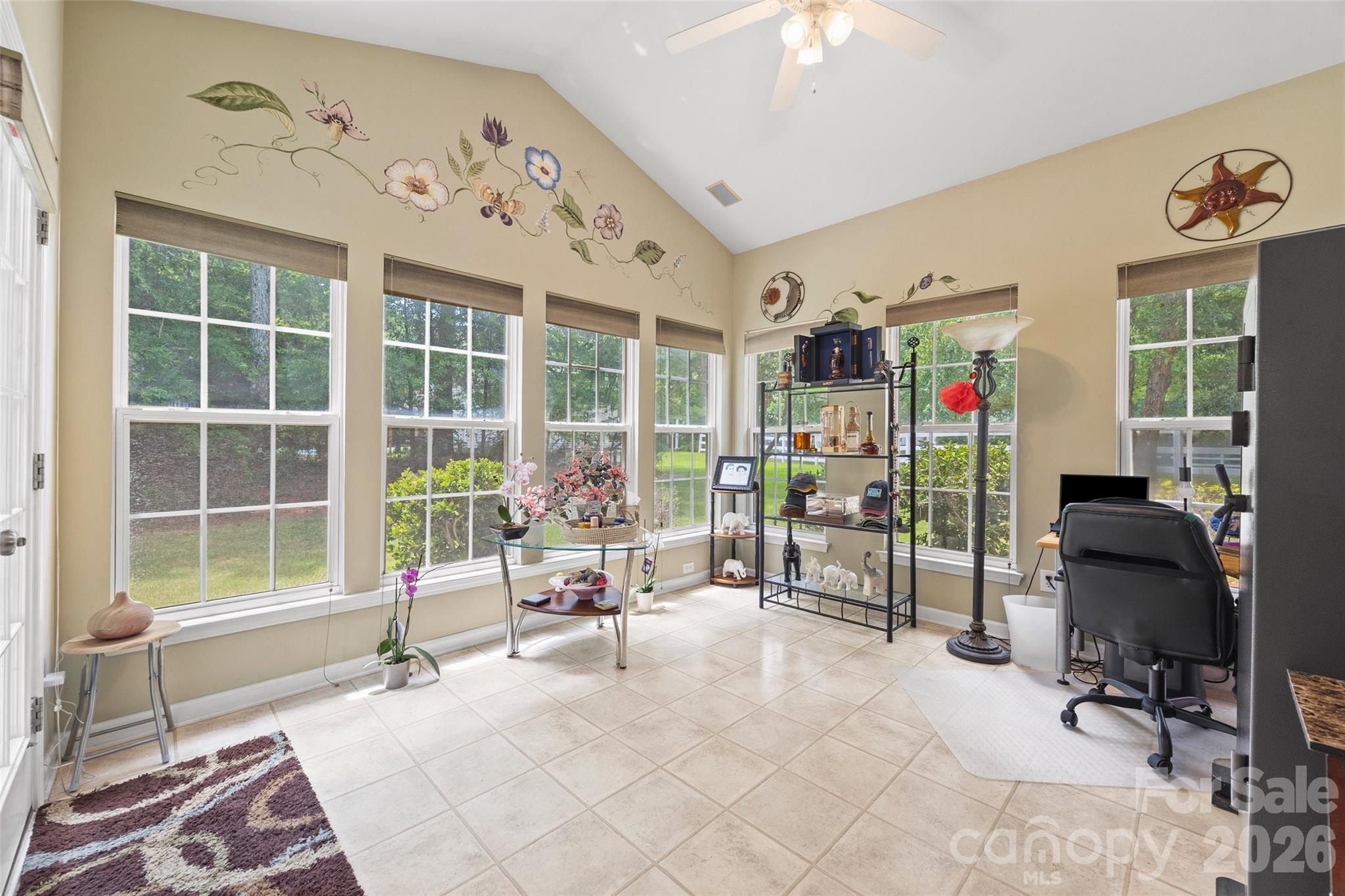 659 E Cheval Drive Property Photo 23