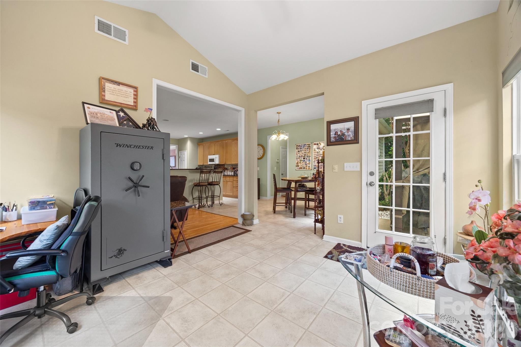 659 E Cheval Drive Property Photo 26