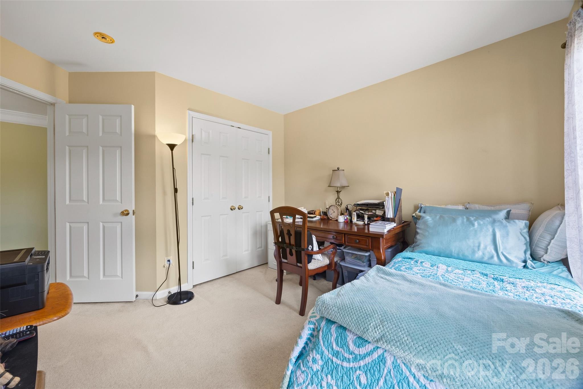 659 E Cheval Drive Property Photo 29