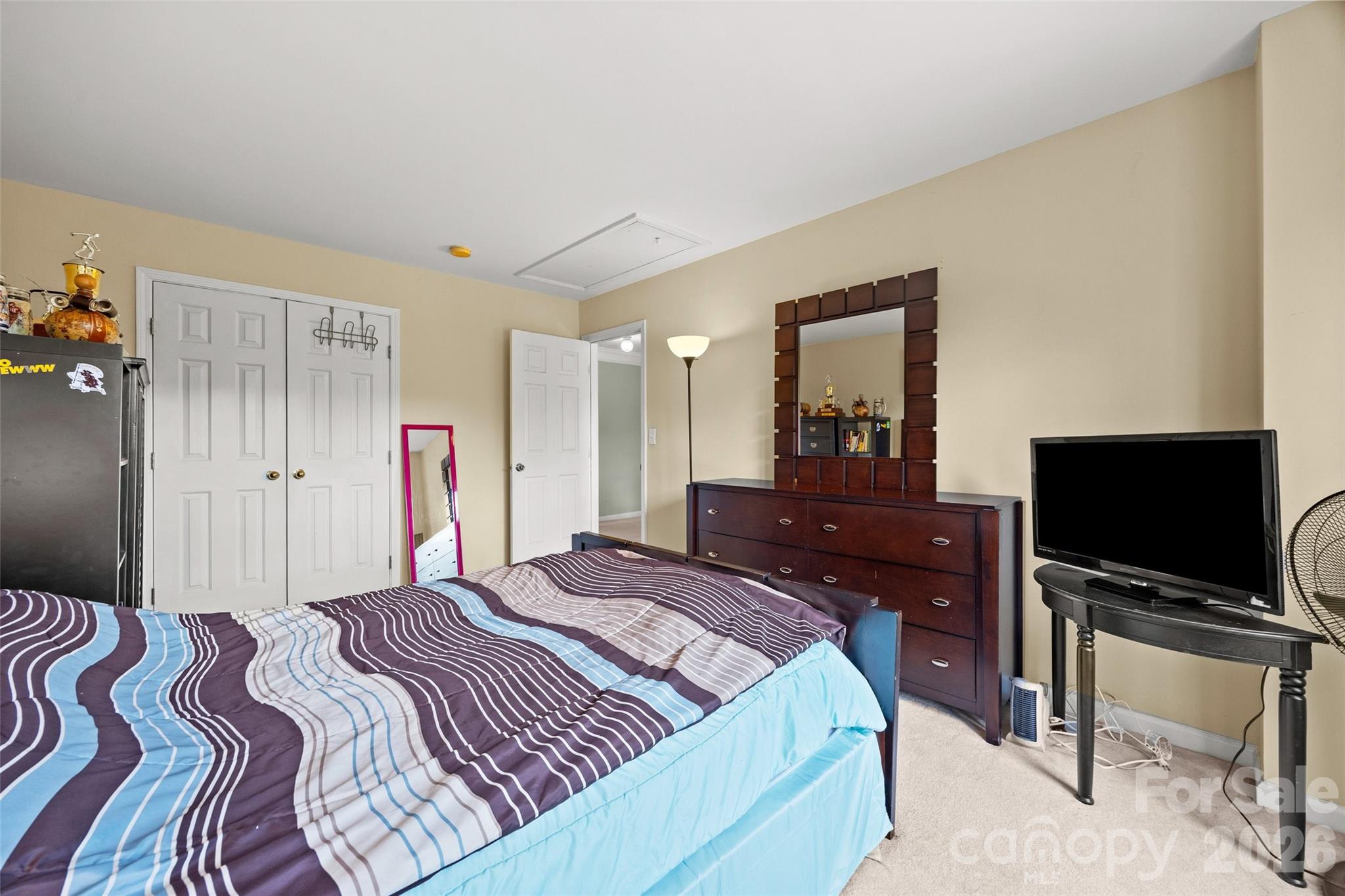 659 E Cheval Drive Property Photo 31