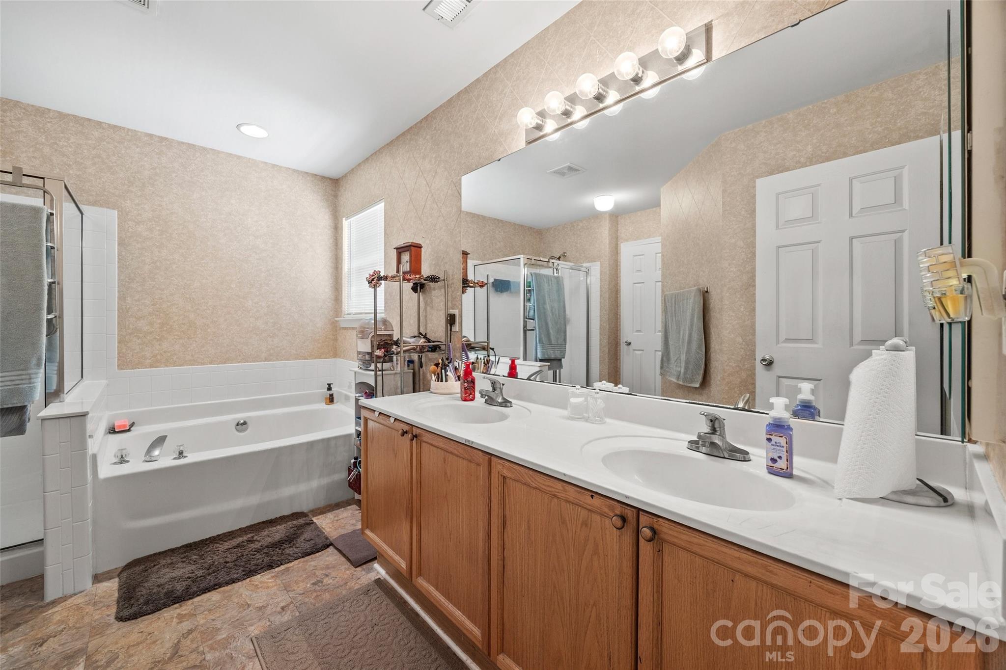 659 E Cheval Drive Property Photo 37