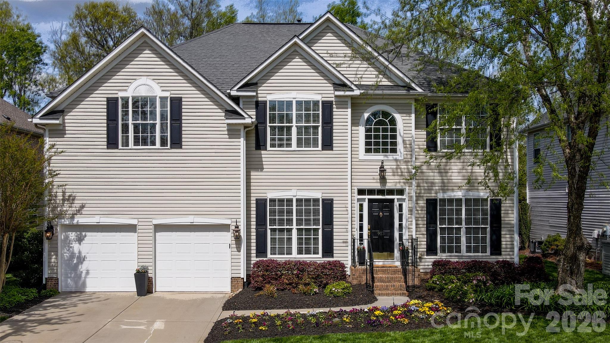 913 Grayscroft Drive Property Photo 1