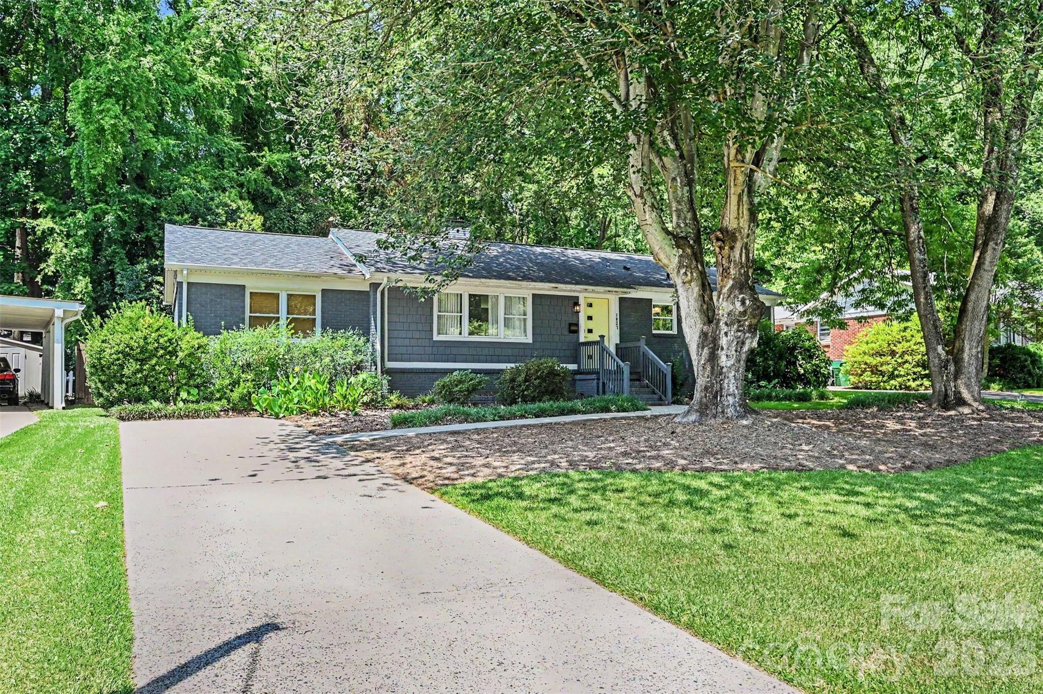 1027 Dresden Drive Property Photo 3