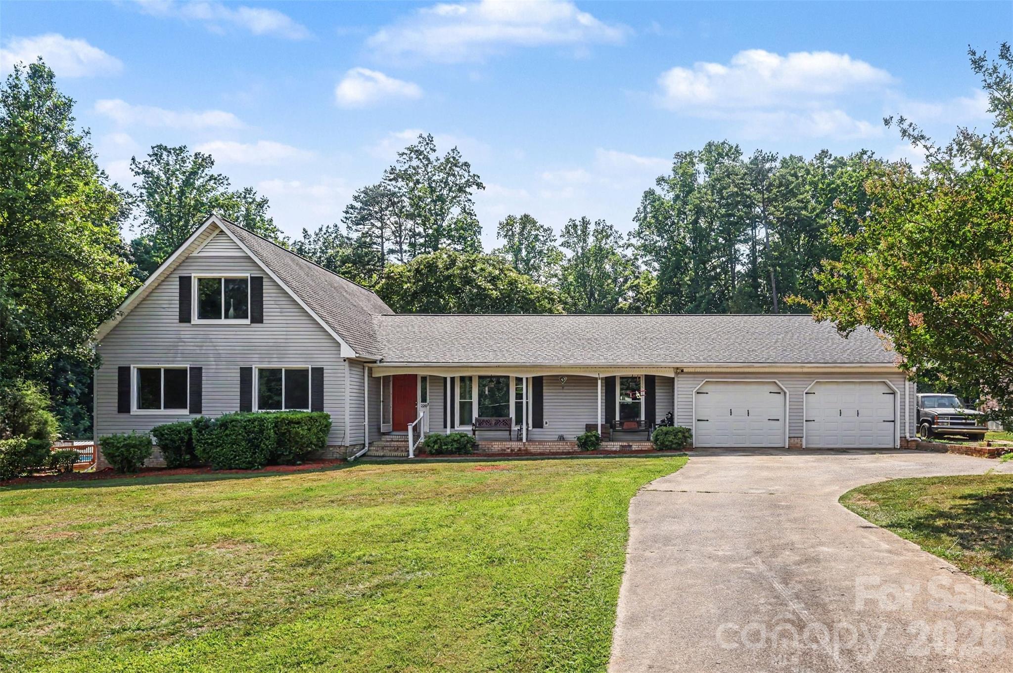 220 Roger Drive Property Photo 1