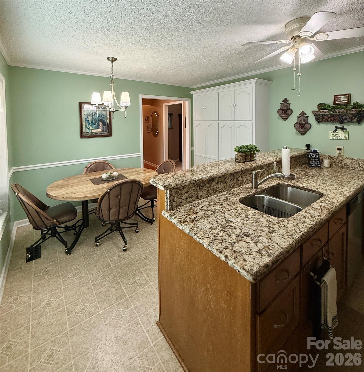 1100 Jennifer Lane Property Photo 14
