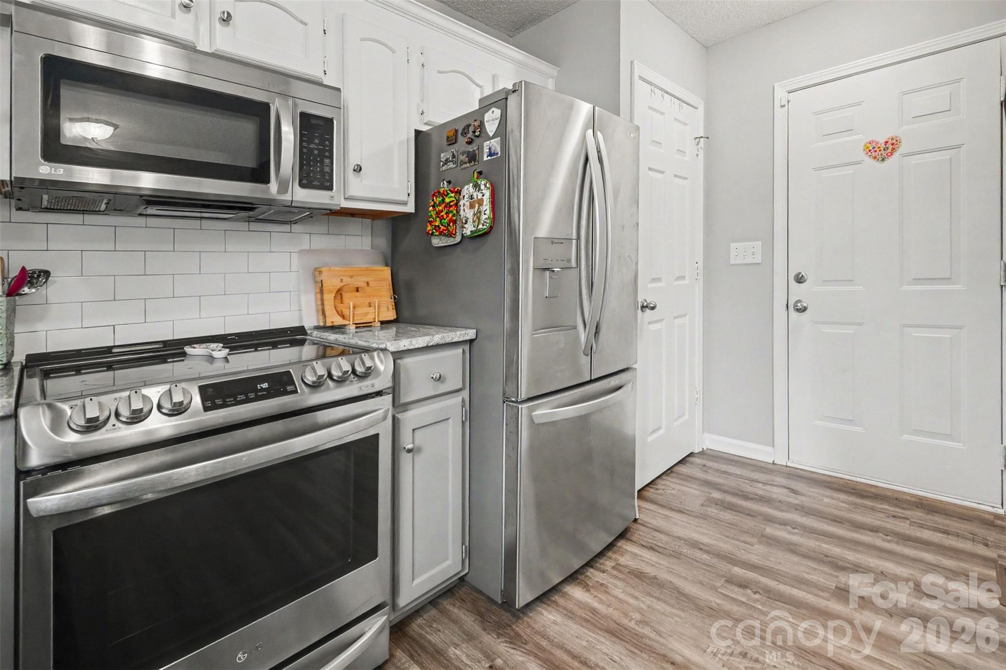 5044 Daffodil Lane Property Photo 9