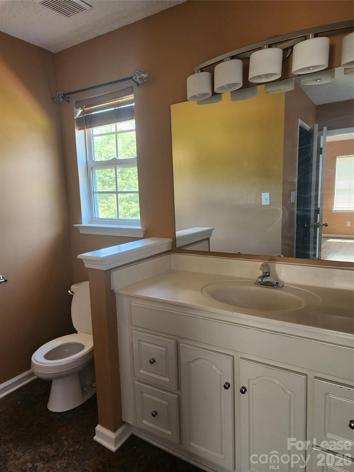 2411 Celosia Drive Property Photo 9