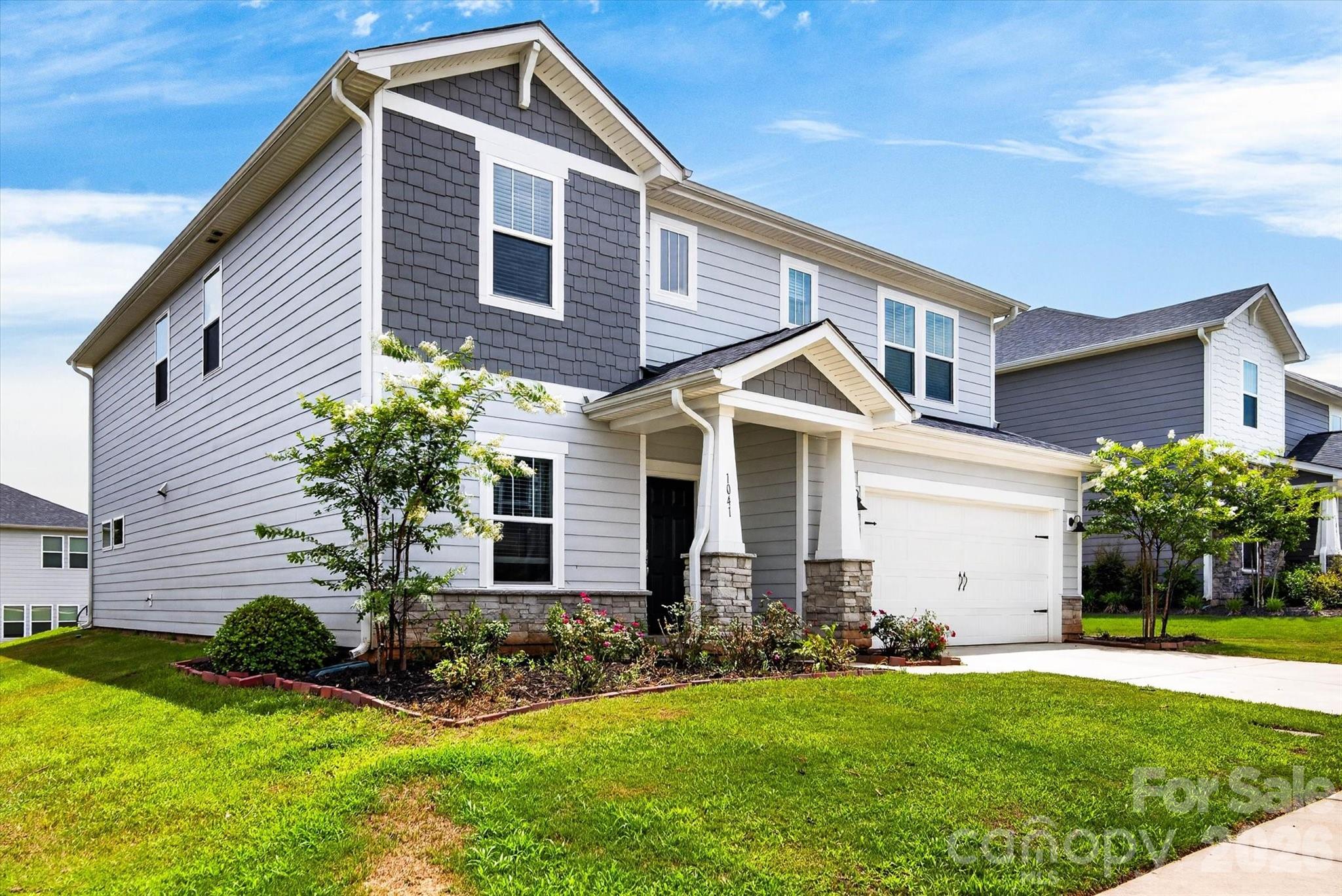 1041 Red Apple Street Property Photo 2