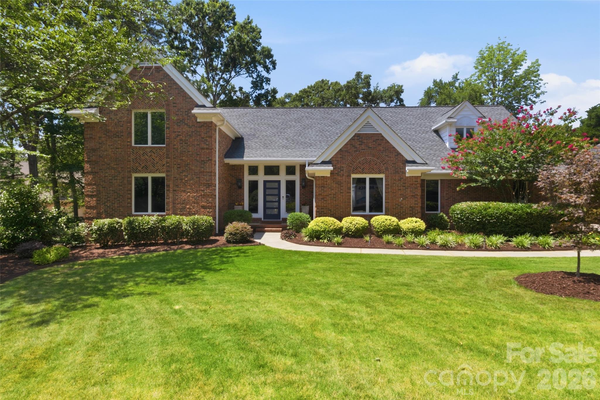 208 Kelly Court Property Photo 1