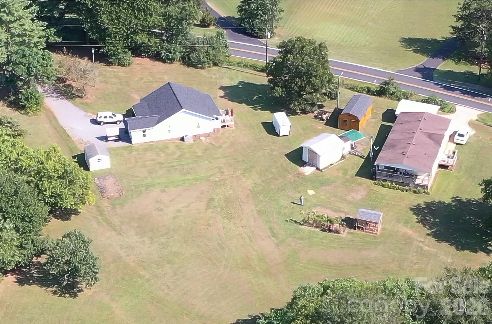725 & 727 Ed Hamrick Road Property Photo 1