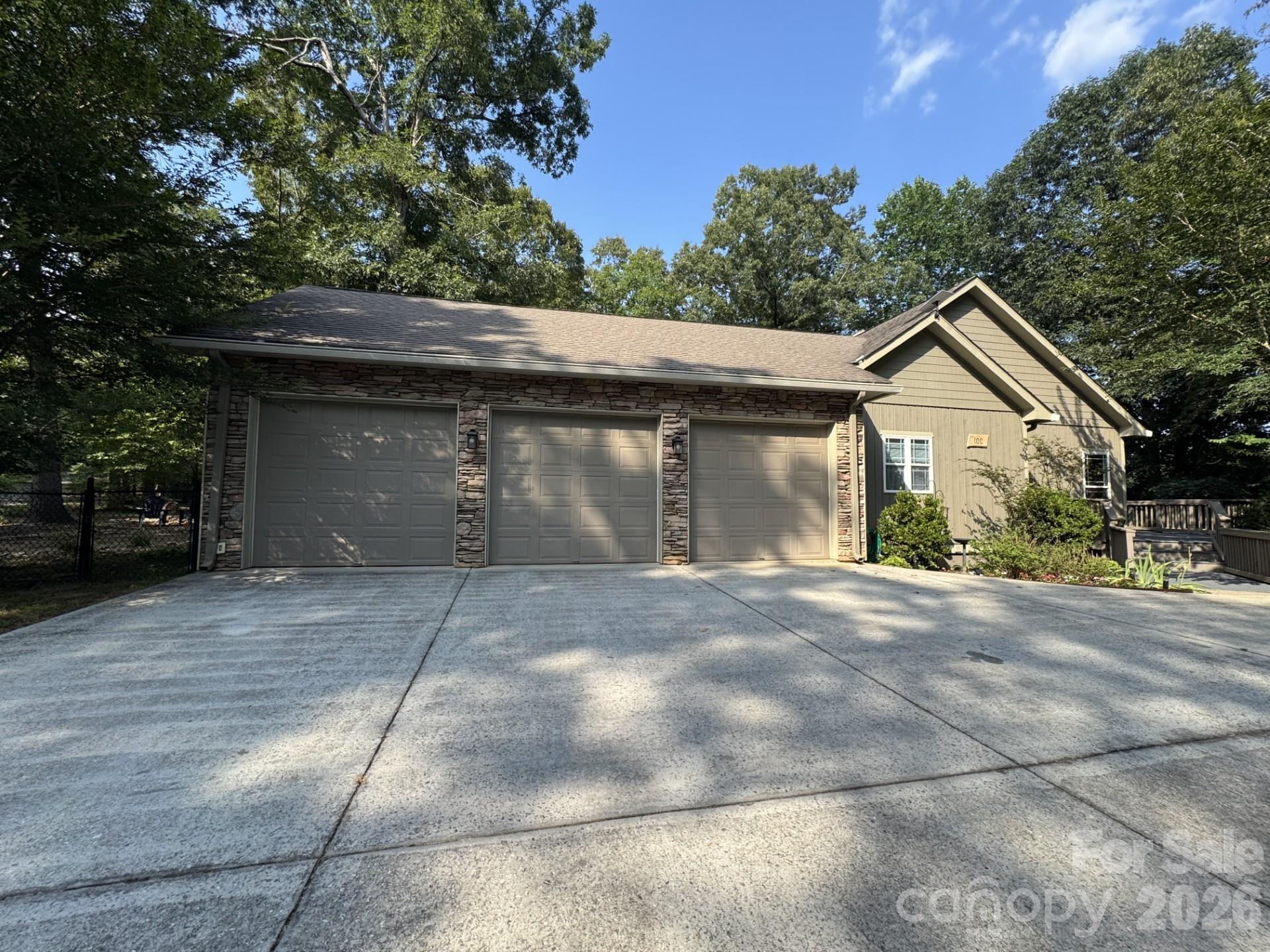 100 Hannah Drive Property Photo 7