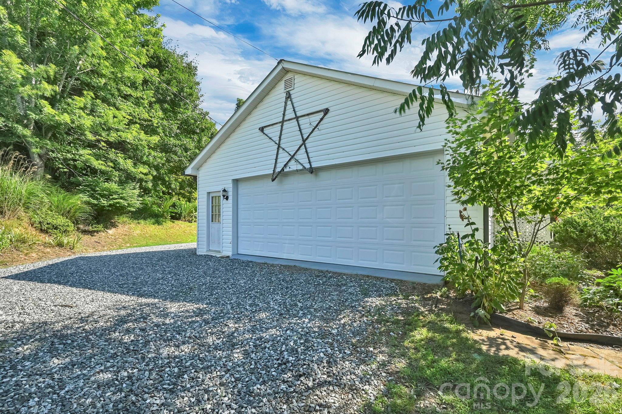 553 Morgan Branch Road Property Photo 3