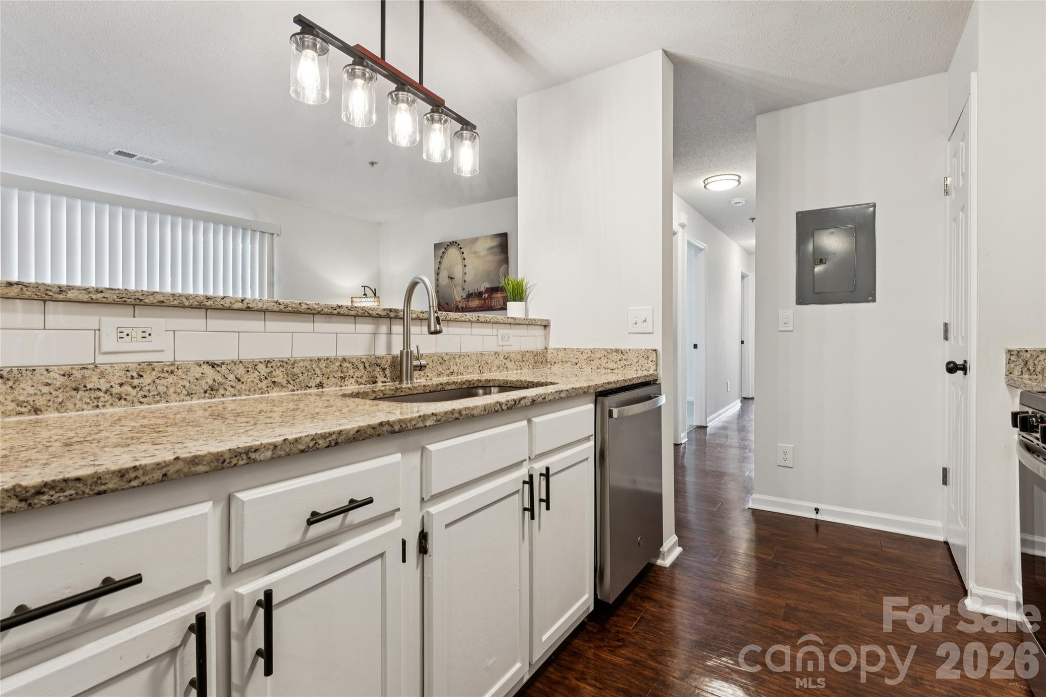 1620 Arlyn Circle L Property Photo 9