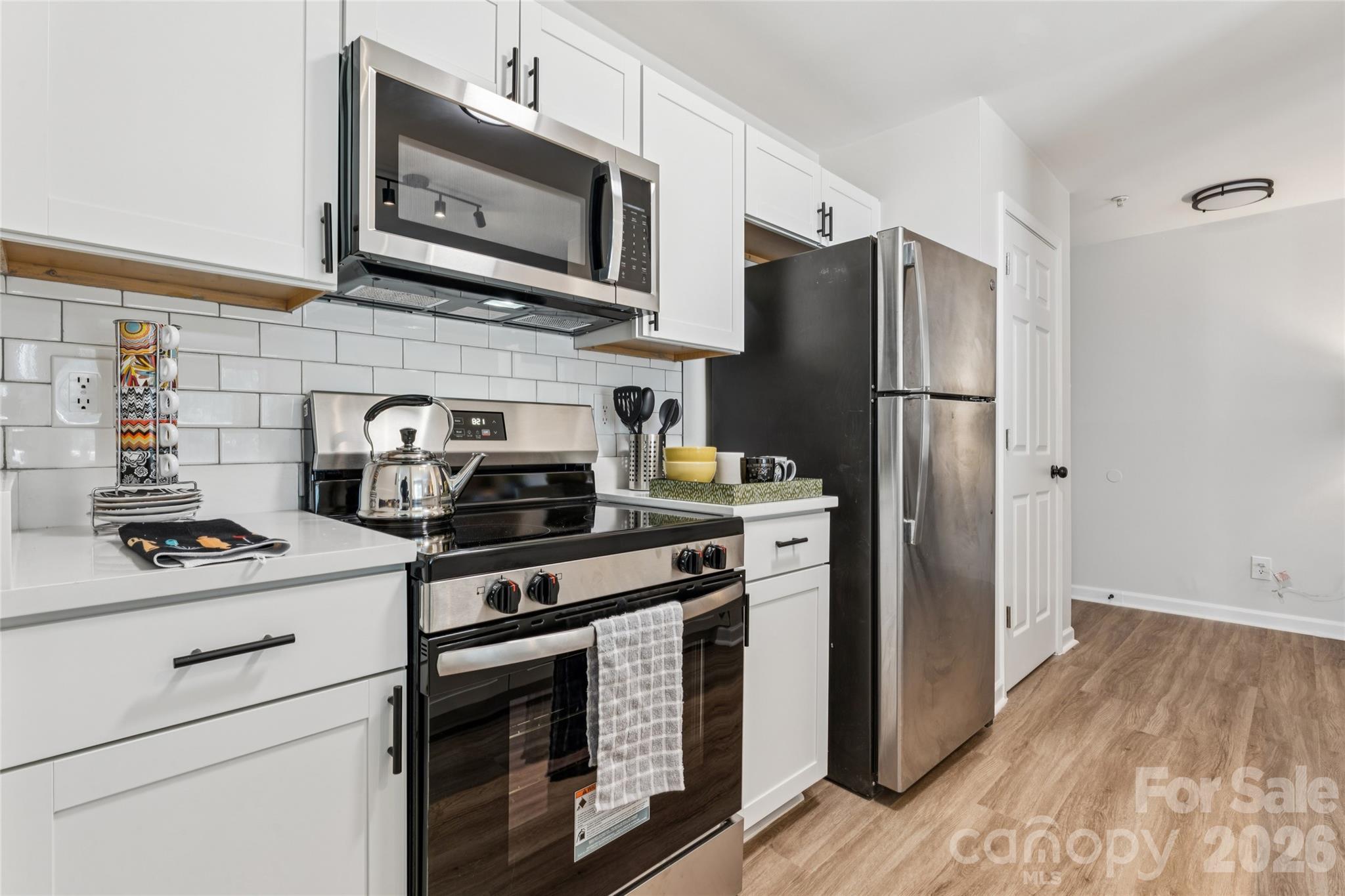 1638 Arlyn Circle G Property Photo 1