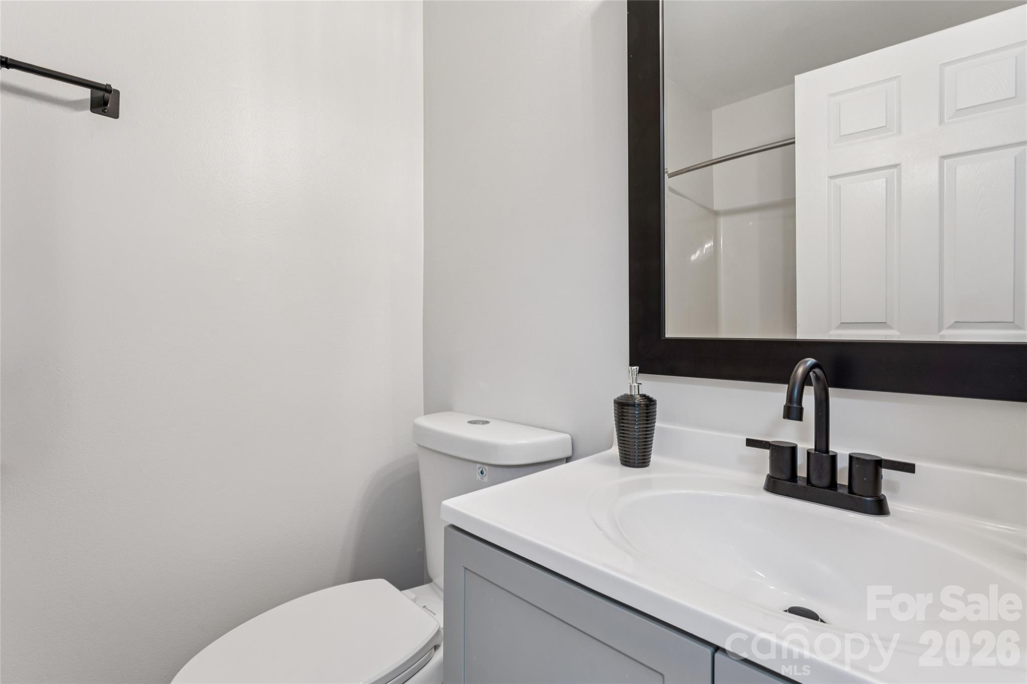 1638 Arlyn Circle G Property Photo 20