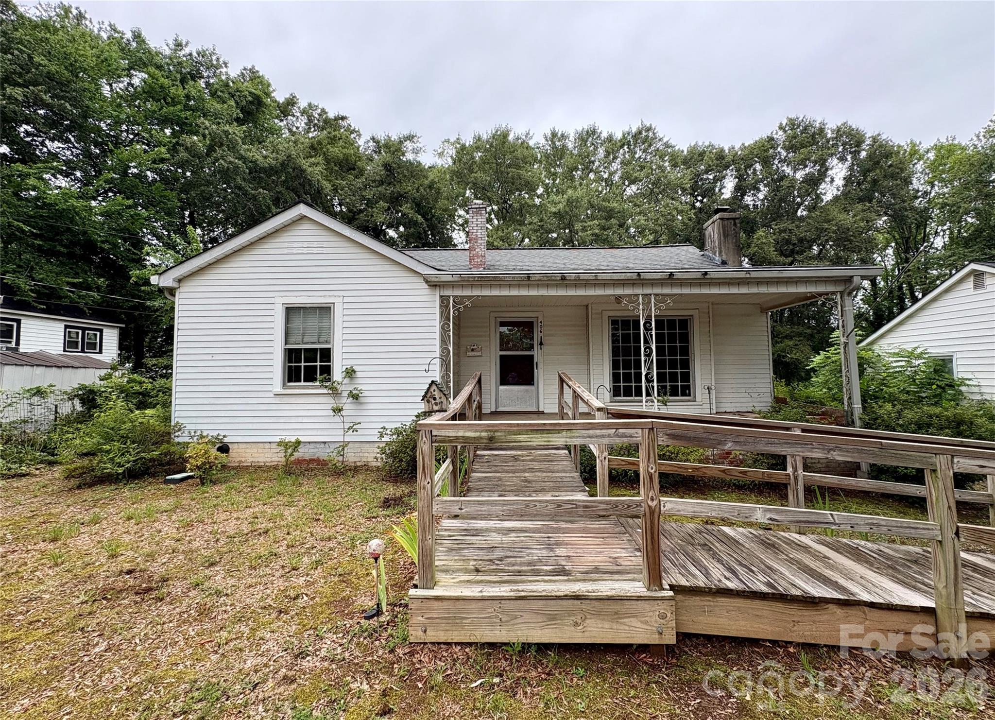406 Circle Drive Property Photo 1