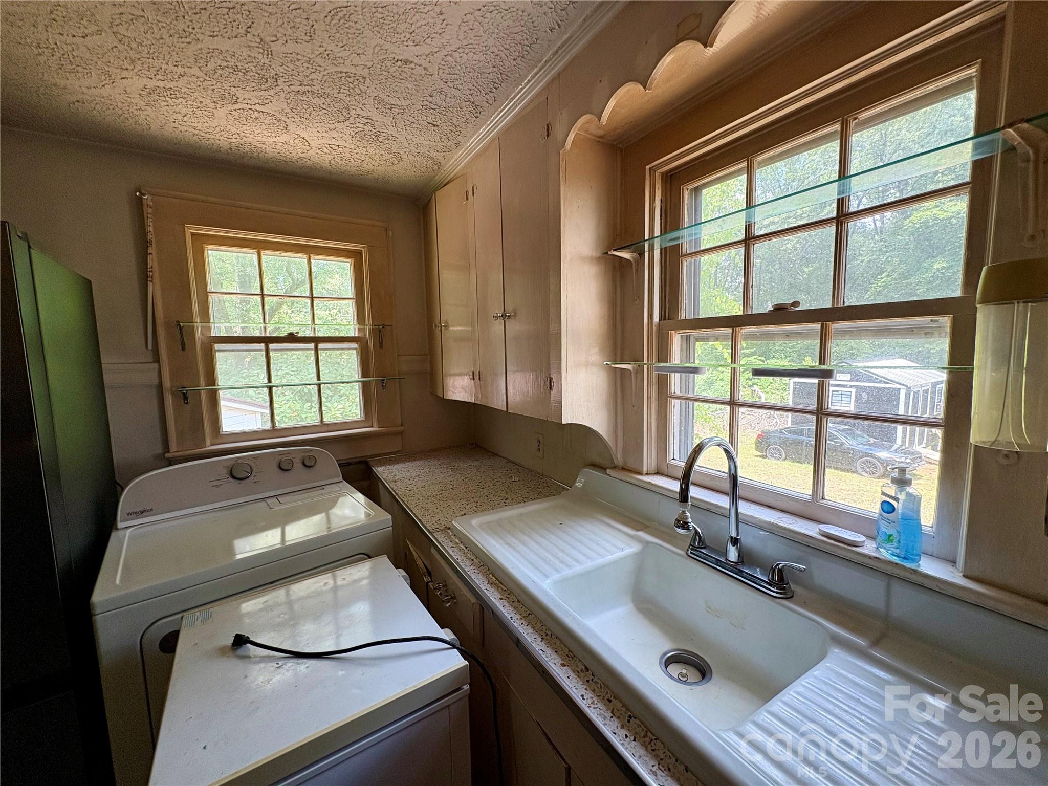 406 Circle Drive Property Photo 8