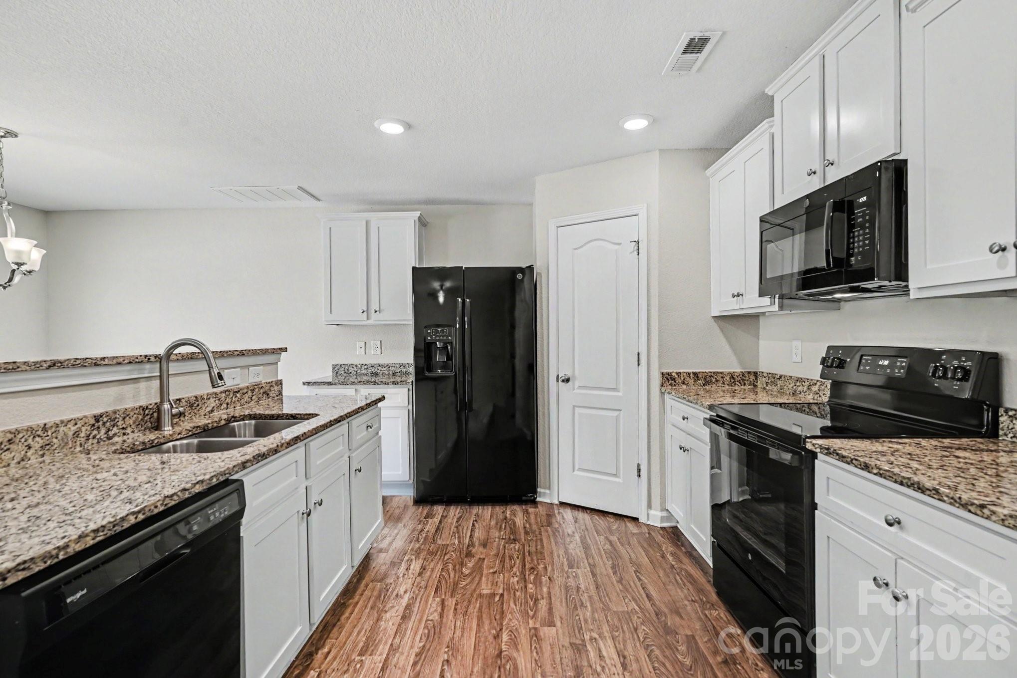 2240 Latimer Lane Property Photo 7