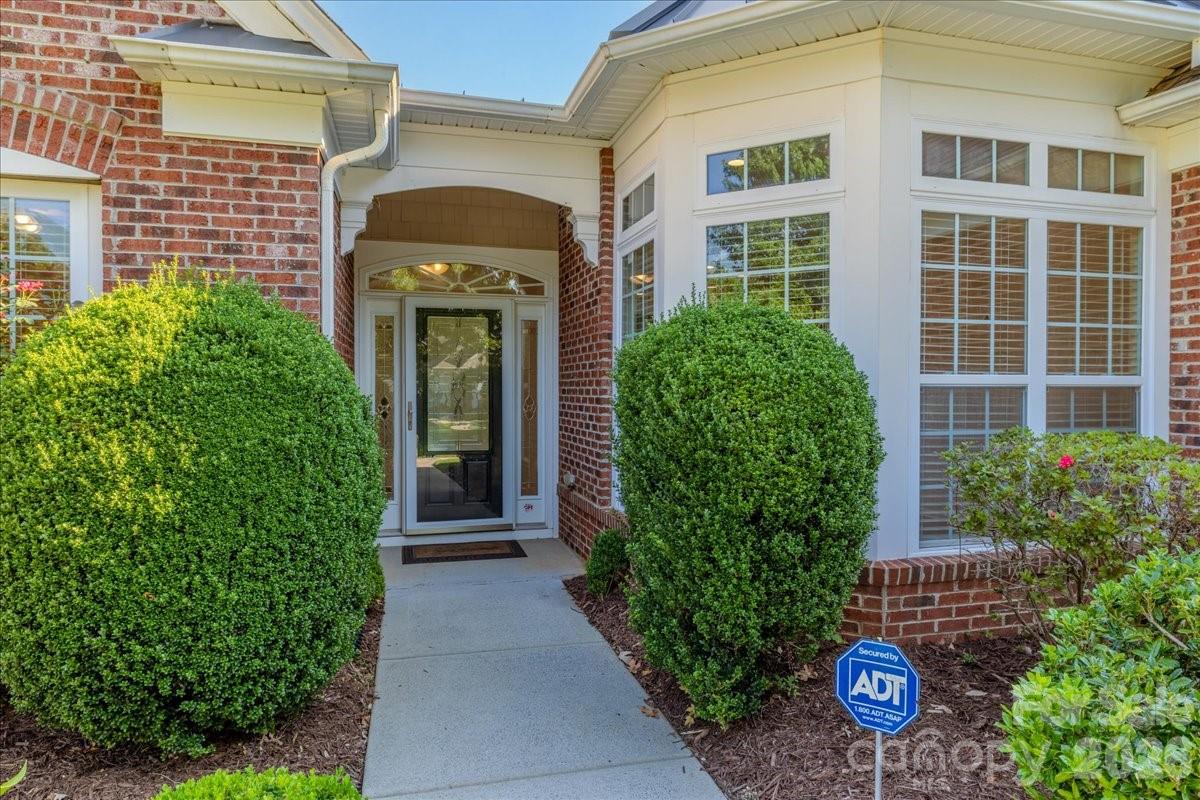 36145 Watsonia Street Property Photo 3