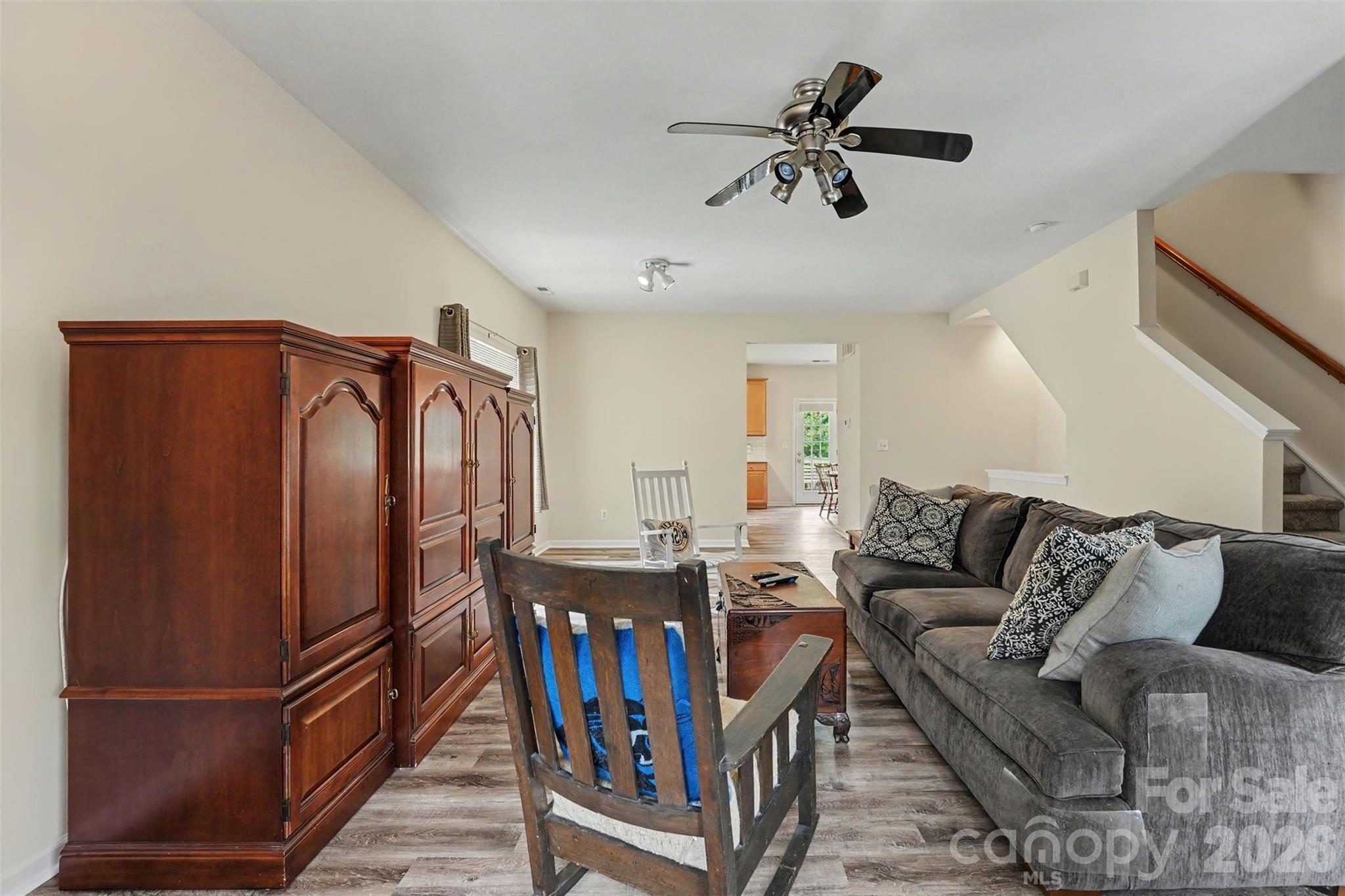 9866 Treeside Lane Property Photo 7