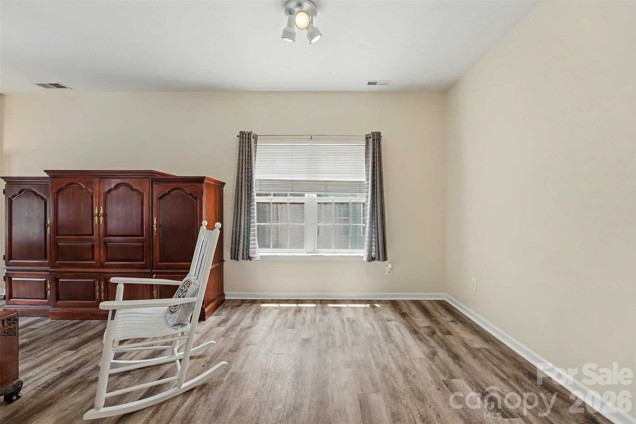 9866 Treeside Lane Property Photo 10