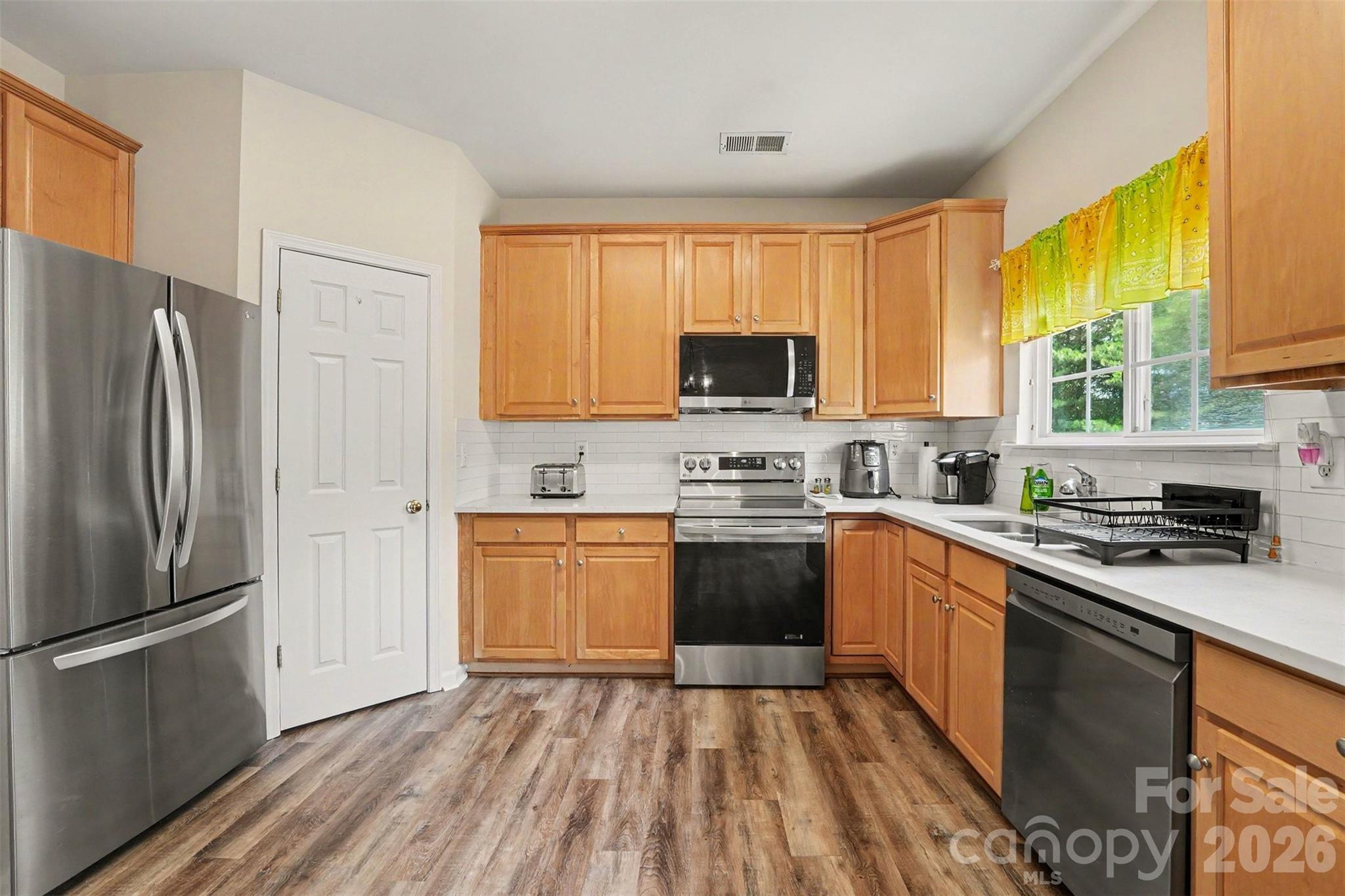9866 Treeside Lane Property Photo 12